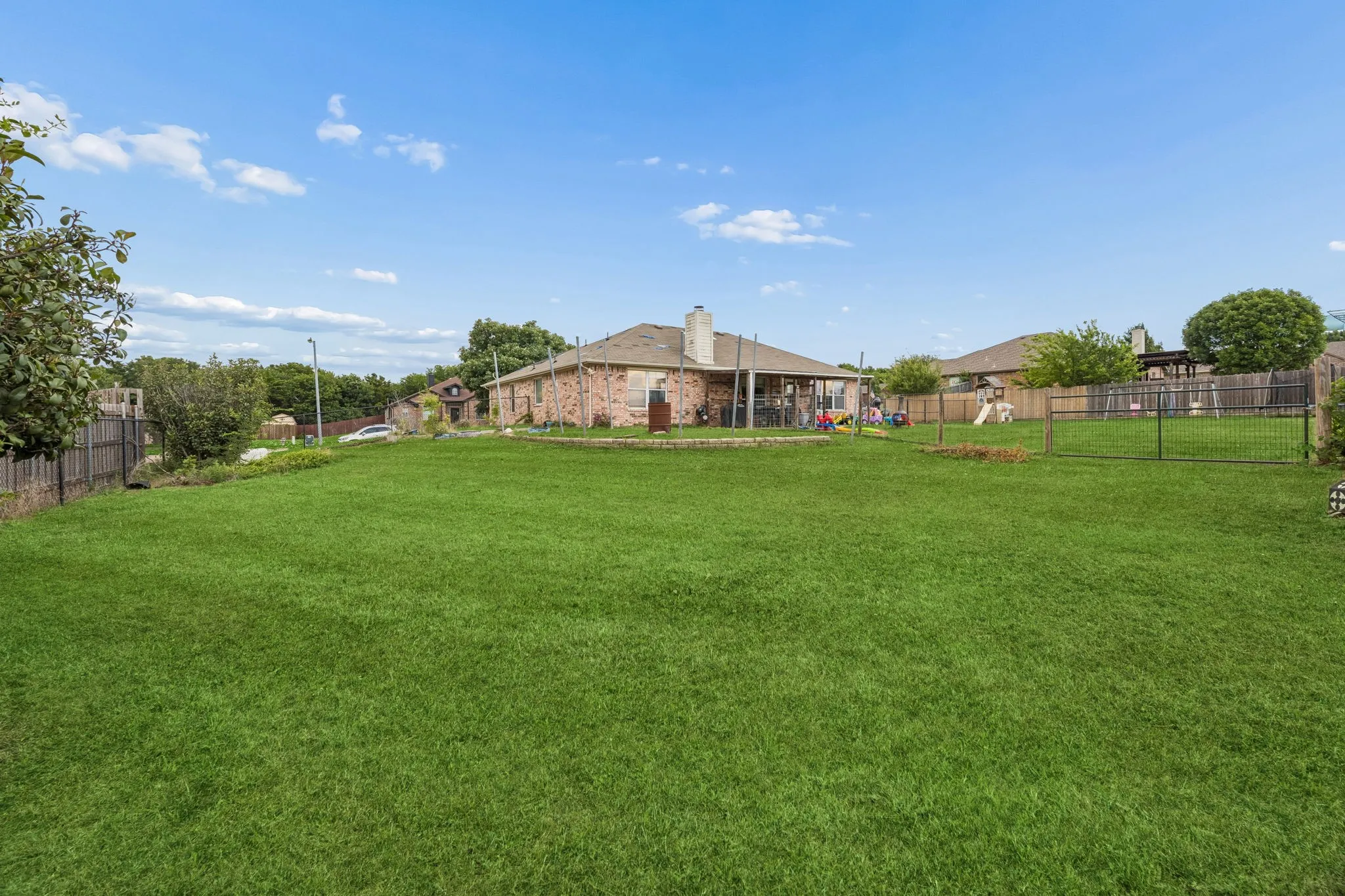 Single Family Residence For Sale in Ellis County , 1730 Windswept Drive, Midlothian, Texas 76065, 3 Bedroom, 2 Bathroom, 2 Garage spaces, 1,746 Sqft, built in 2004, mls#21300177, Real Estate Agent in Midlothian, Homes For Sale in Ellis county, Homes For Sale in Midlothian, Realtor in Midlothian Texas, Real Estate Brokerage Independent Realty Texas, Luminita Cordes Realtor
