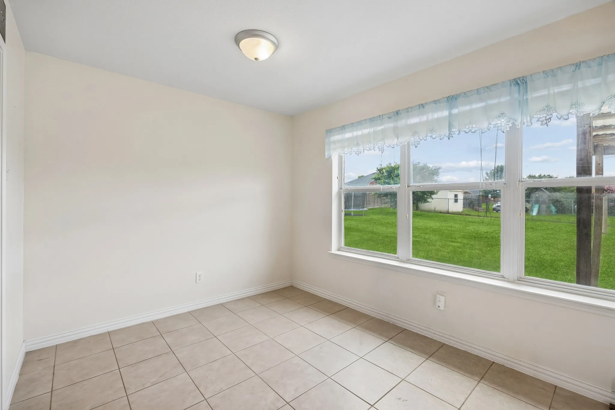 Single Family Residence For Sale in Ellis County , 1730 Windswept Drive, Midlothian, Texas 76065, 3 Bedroom, 2 Bathroom, 2 Garage spaces, 1,746 Sqft, built in 2004, mls#21300177, Real Estate Agent in Midlothian, Homes For Sale in Ellis county, Homes For Sale in Midlothian, Realtor in Midlothian Texas, Real Estate Brokerage Independent Realty Texas, Luminita Cordes Realtor