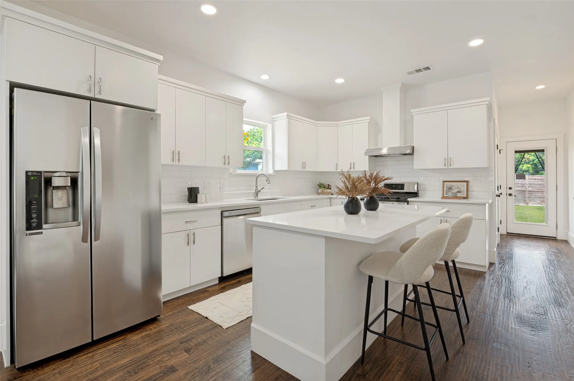 Single Family Residence For Sale in Dallas County , 916 S Montreal Avenue, Dallas, Texas 75208, 3 Bedroom, 2 Bathroom, Garage spaces, 1,664 Sqft, built in 1920, mls#21306513, Real Estate Agent in Dallas, Homes For Sale in Dallas county, Homes For Sale in Dallas, Realtor in Dallas Texas, Real Estate Brokerage Independent Realty Texas, Luminita Cordes Realtor