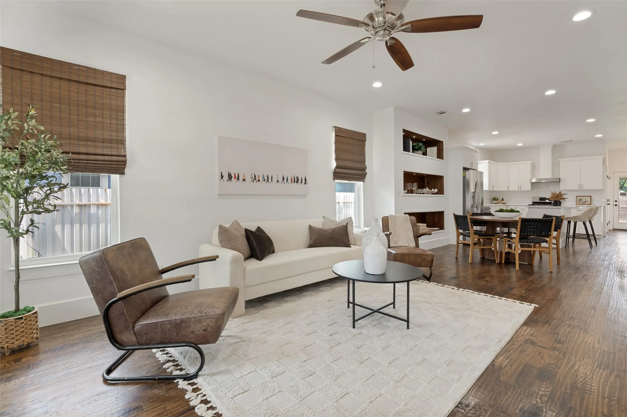 Single Family Residence For Sale in Dallas County , 916 S Montreal Avenue, Dallas, Texas 75208, 3 Bedroom, 2 Bathroom, Garage spaces, 1,664 Sqft, built in 1920, mls#21306513, Real Estate Agent in Dallas, Homes For Sale in Dallas county, Homes For Sale in Dallas, Realtor in Dallas Texas, Real Estate Brokerage Independent Realty Texas, Luminita Cordes Realtor