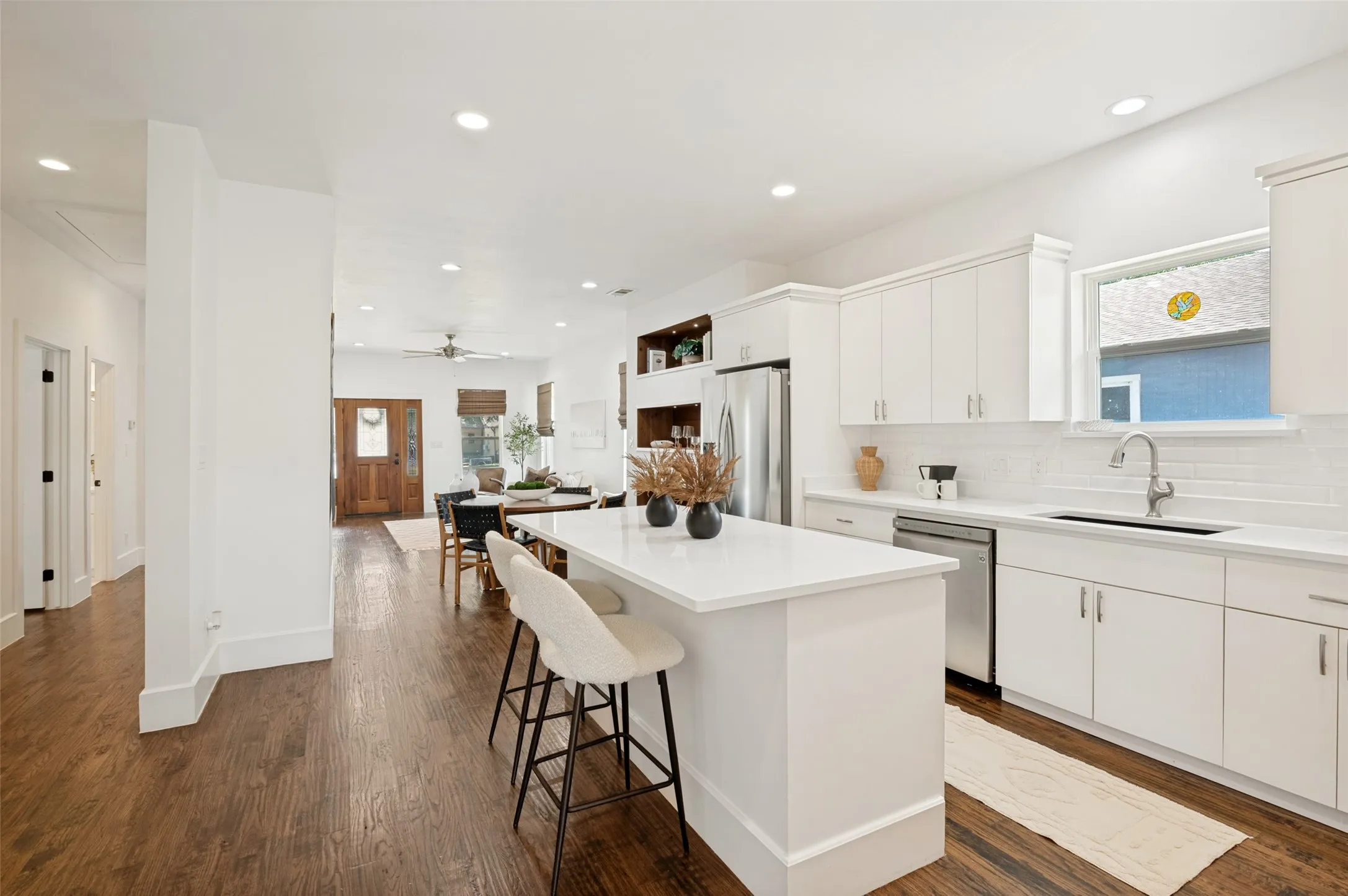 Single Family Residence For Sale in Dallas County , 916 S Montreal Avenue, Dallas, Texas 75208, 3 Bedroom, 2 Bathroom, Garage spaces, 1,664 Sqft, built in 1920, mls#21306513, Real Estate Agent in Dallas, Homes For Sale in Dallas county, Homes For Sale in Dallas, Realtor in Dallas Texas, Real Estate Brokerage Independent Realty Texas, Luminita Cordes Realtor