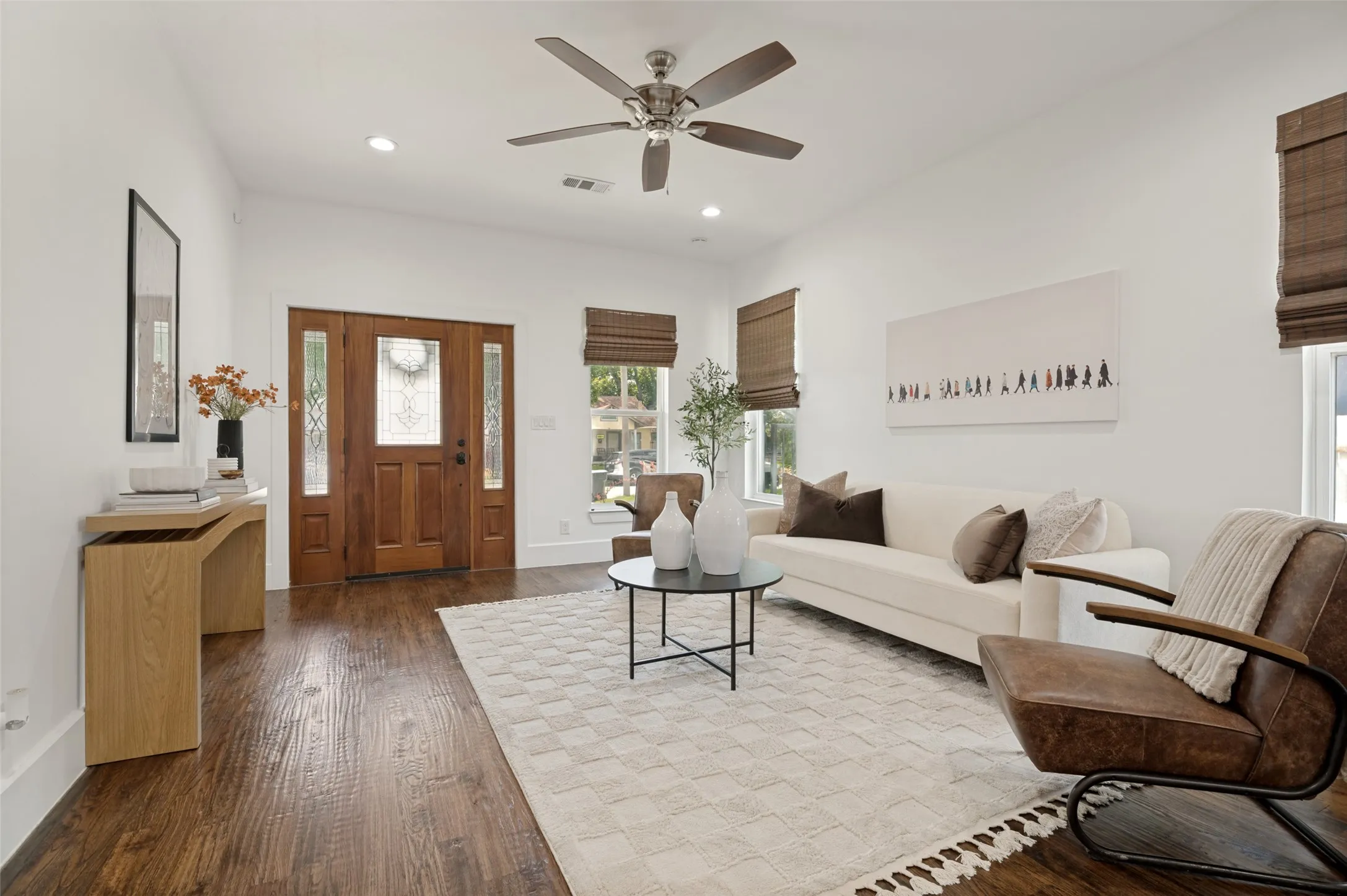 Single Family Residence For Sale in Dallas County , 916 S Montreal Avenue, Dallas, Texas 75208, 3 Bedroom, 2 Bathroom, Garage spaces, 1,664 Sqft, built in 1920, mls#21306513, Real Estate Agent in Dallas, Homes For Sale in Dallas county, Homes For Sale in Dallas, Realtor in Dallas Texas, Real Estate Brokerage Independent Realty Texas, Luminita Cordes Realtor
