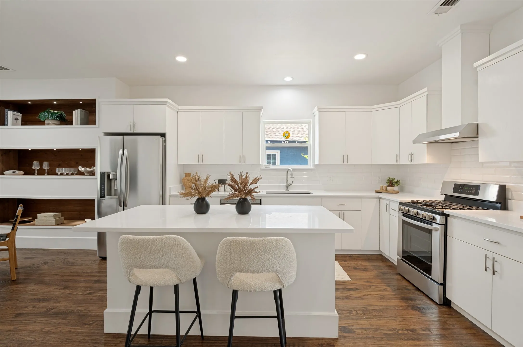 Single Family Residence For Sale in Dallas County , 916 S Montreal Avenue, Dallas, Texas 75208, 3 Bedroom, 2 Bathroom, Garage spaces, 1,664 Sqft, built in 1920, mls#21306513, Real Estate Agent in Dallas, Homes For Sale in Dallas county, Homes For Sale in Dallas, Realtor in Dallas Texas, Real Estate Brokerage Independent Realty Texas, Luminita Cordes Realtor