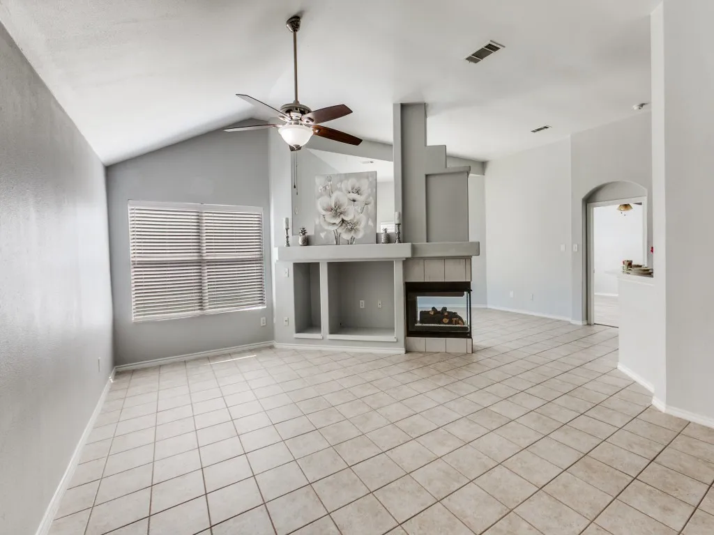 Single Family Residence For Rent in Collin County , 1305 GREENBRIAR Lane, Mc Kinney, Texas 75069, 3 Bedroom, 2 Bathroom, 2 Garage spaces, 1,712 Sqft, built in 1998, mls#21307417, Real Estate Agent in Mc Kinney, Homes For Rent in Collin county, Homes For Rent in Mc Kinney, Realtor in Mc Kinney Texas, Real Estate Brokerage Independent Realty Texas, Luminita Cordes Realtor