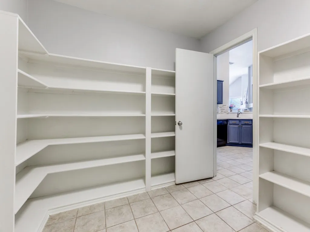 Single Family Residence For Rent in Collin County , 1305 GREENBRIAR Lane, Mc Kinney, Texas 75069, 3 Bedroom, 2 Bathroom, 2 Garage spaces, 1,712 Sqft, built in 1998, mls#21307417, Real Estate Agent in Mc Kinney, Homes For Rent in Collin county, Homes For Rent in Mc Kinney, Realtor in Mc Kinney Texas, Real Estate Brokerage Independent Realty Texas, Luminita Cordes Realtor
