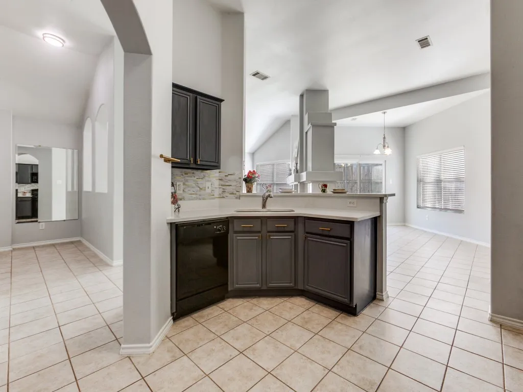 Single Family Residence For Rent in Collin County , 1305 GREENBRIAR Lane, Mc Kinney, Texas 75069, 3 Bedroom, 2 Bathroom, 2 Garage spaces, 1,712 Sqft, built in 1998, mls#21307417, Real Estate Agent in Mc Kinney, Homes For Rent in Collin county, Homes For Rent in Mc Kinney, Realtor in Mc Kinney Texas, Real Estate Brokerage Independent Realty Texas, Luminita Cordes Realtor