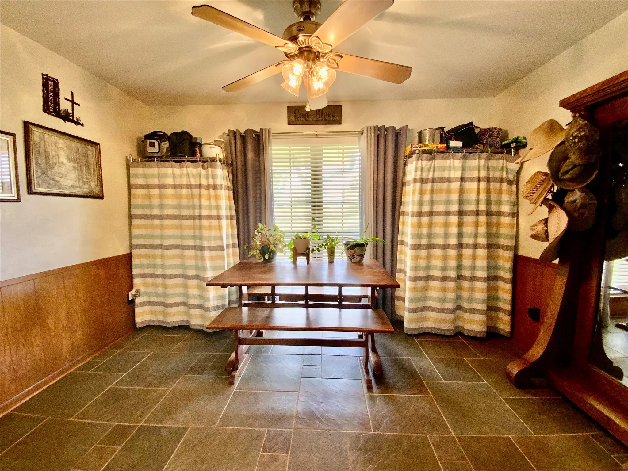 Farm For Sale in Limestone County , 2247 Lcr 654, Thornton, Texas 76687, 4 Bedroom, 2 Bathroom, Garage spaces, 2,702 Sqft, built in 1980, mls#21307378, Real Estate Agent in Thornton, Homes For Sale in Limestone county, Homes For Sale in Thornton, Realtor in Thornton Texas, Real Estate Brokerage Independent Realty Texas, Luminita Cordes Realtor