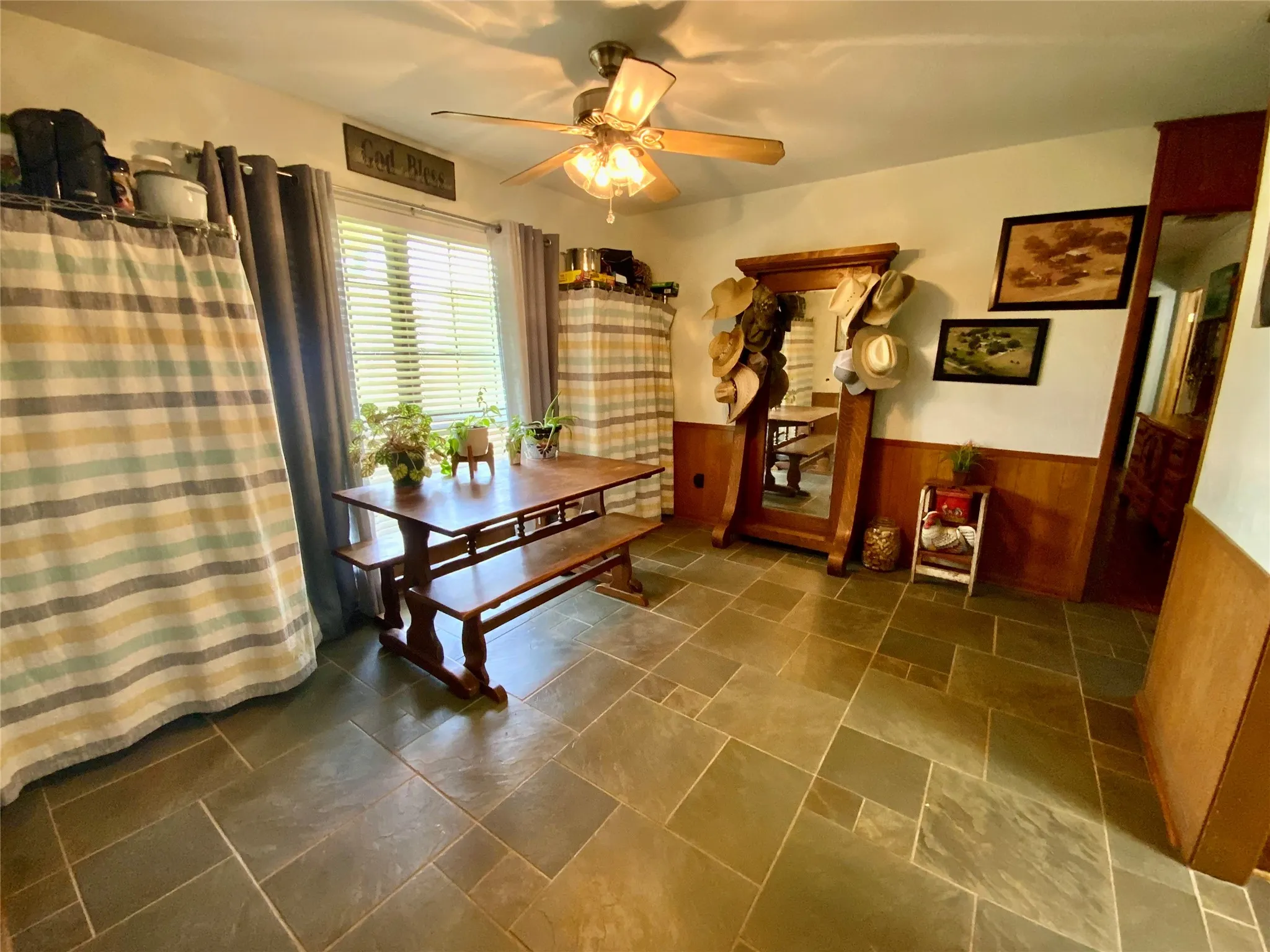 Farm For Sale in Limestone County , 2247 Lcr 654, Thornton, Texas 76687, 4 Bedroom, 2 Bathroom, Garage spaces, 2,702 Sqft, built in 1980, mls#21307378, Real Estate Agent in Thornton, Homes For Sale in Limestone county, Homes For Sale in Thornton, Realtor in Thornton Texas, Real Estate Brokerage Independent Realty Texas, Luminita Cordes Realtor