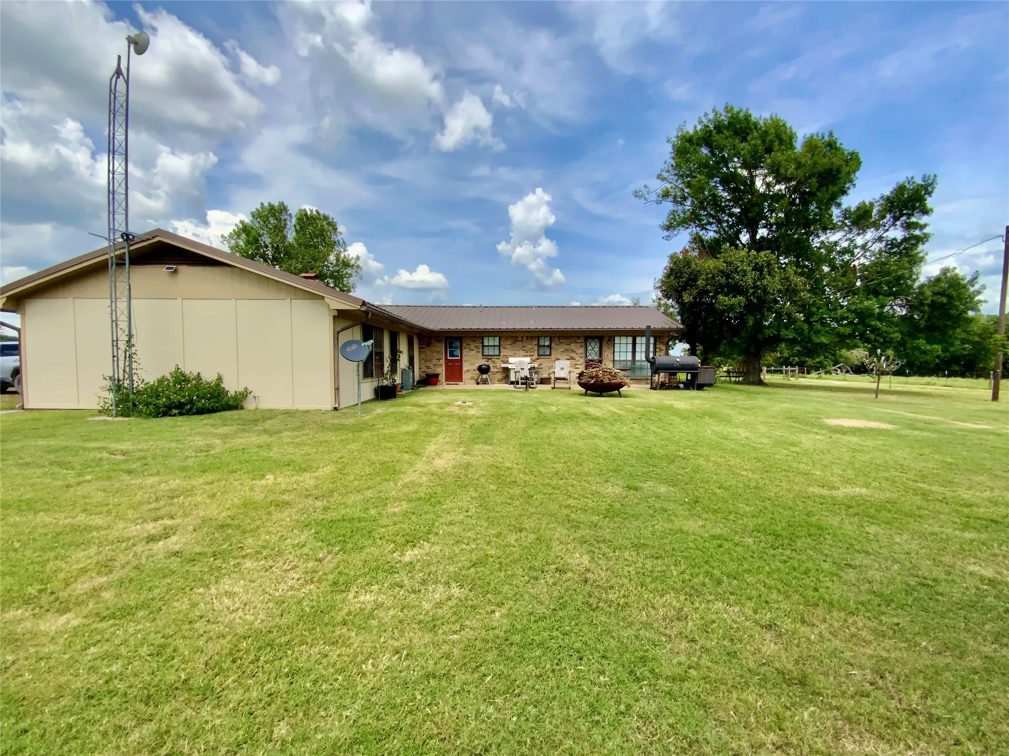 Farm For Sale in Limestone County , 2247 Lcr 654, Thornton, Texas 76687, 4 Bedroom, 2 Bathroom, Garage spaces, 2,702 Sqft, built in 1980, mls#21307378, Real Estate Agent in Thornton, Homes For Sale in Limestone county, Homes For Sale in Thornton, Realtor in Thornton Texas, Real Estate Brokerage Independent Realty Texas, Luminita Cordes Realtor
