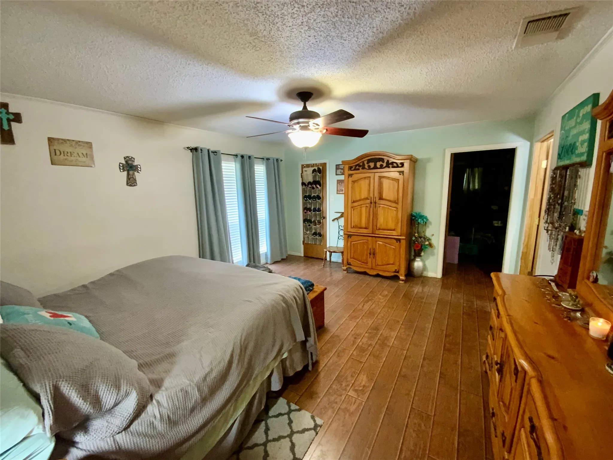 Farm For Sale in Limestone County , 2247 Lcr 654, Thornton, Texas 76687, 4 Bedroom, 2 Bathroom, Garage spaces, 2,702 Sqft, built in 1980, mls#21307378, Real Estate Agent in Thornton, Homes For Sale in Limestone county, Homes For Sale in Thornton, Realtor in Thornton Texas, Real Estate Brokerage Independent Realty Texas, Luminita Cordes Realtor