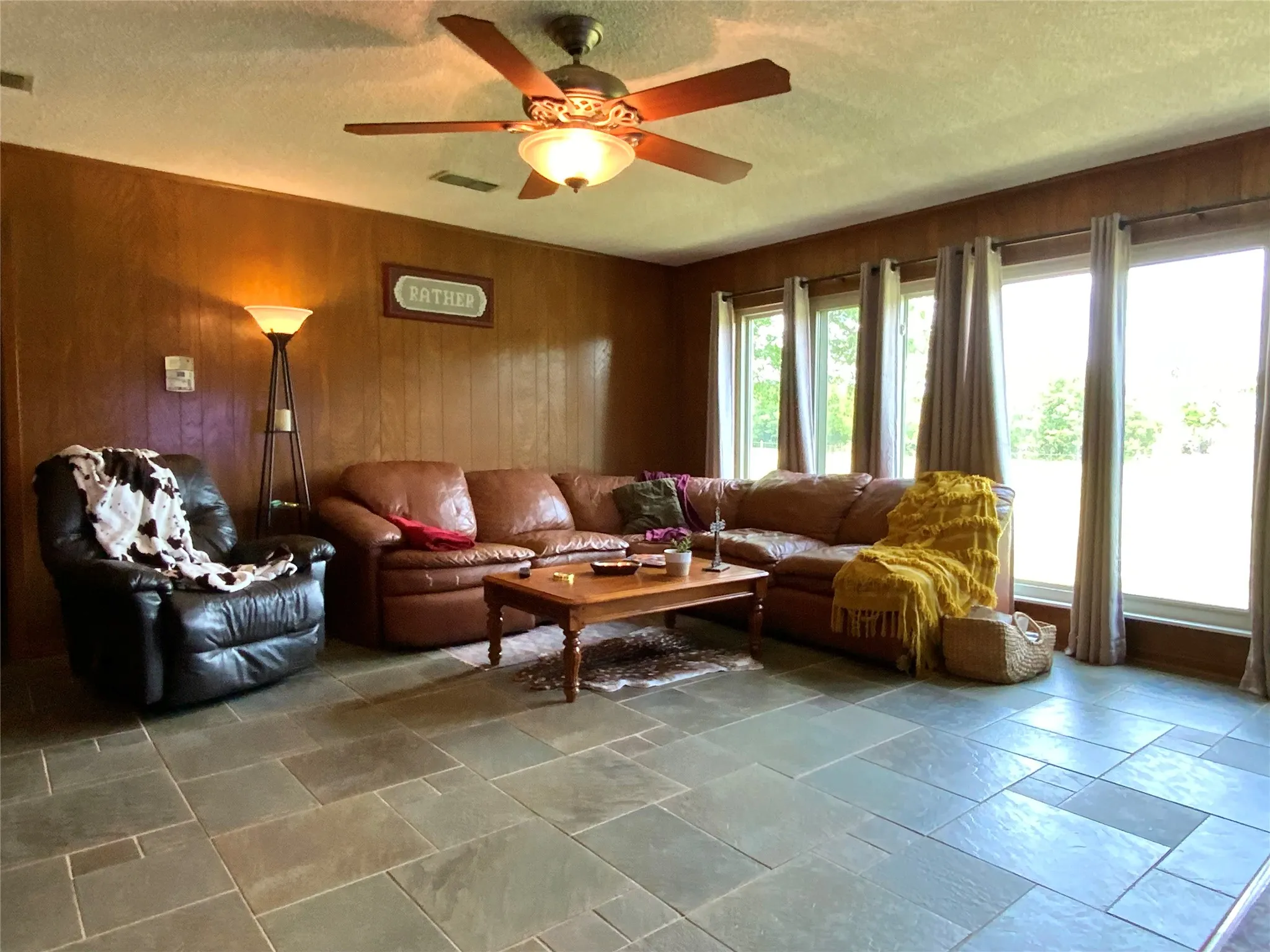 Farm For Sale in Limestone County , 2247 Lcr 654, Thornton, Texas 76687, 4 Bedroom, 2 Bathroom, Garage spaces, 2,702 Sqft, built in 1980, mls#21307378, Real Estate Agent in Thornton, Homes For Sale in Limestone county, Homes For Sale in Thornton, Realtor in Thornton Texas, Real Estate Brokerage Independent Realty Texas, Luminita Cordes Realtor