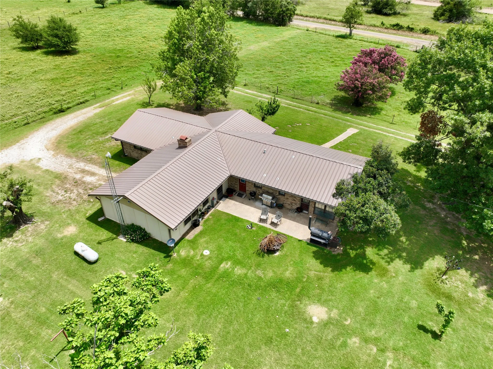 Farm For Sale in Limestone County , 2247 Lcr 654, Thornton, Texas 76687, 4 Bedroom, 2 Bathroom, Garage spaces, 2,702 Sqft, built in 1980, mls#21307378, Real Estate Agent in Thornton, Homes For Sale in Limestone county, Homes For Sale in Thornton, Realtor in Thornton Texas, Real Estate Brokerage Independent Realty Texas, Luminita Cordes Realtor