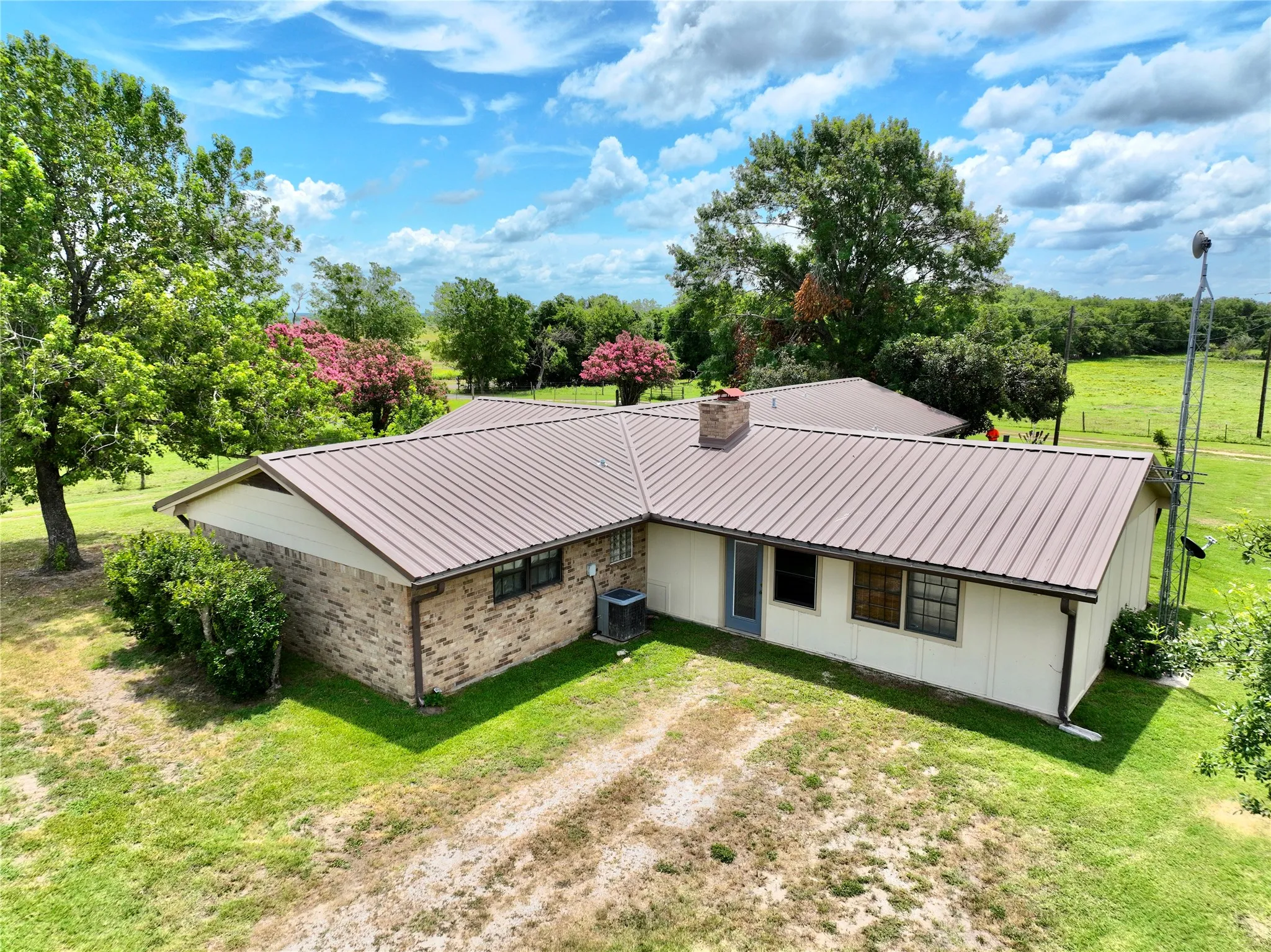 Farm For Sale in Limestone County , 2247 Lcr 654, Thornton, Texas 76687, 4 Bedroom, 2 Bathroom, Garage spaces, 2,702 Sqft, built in 1980, mls#21307378, Real Estate Agent in Thornton, Homes For Sale in Limestone county, Homes For Sale in Thornton, Realtor in Thornton Texas, Real Estate Brokerage Independent Realty Texas, Luminita Cordes Realtor