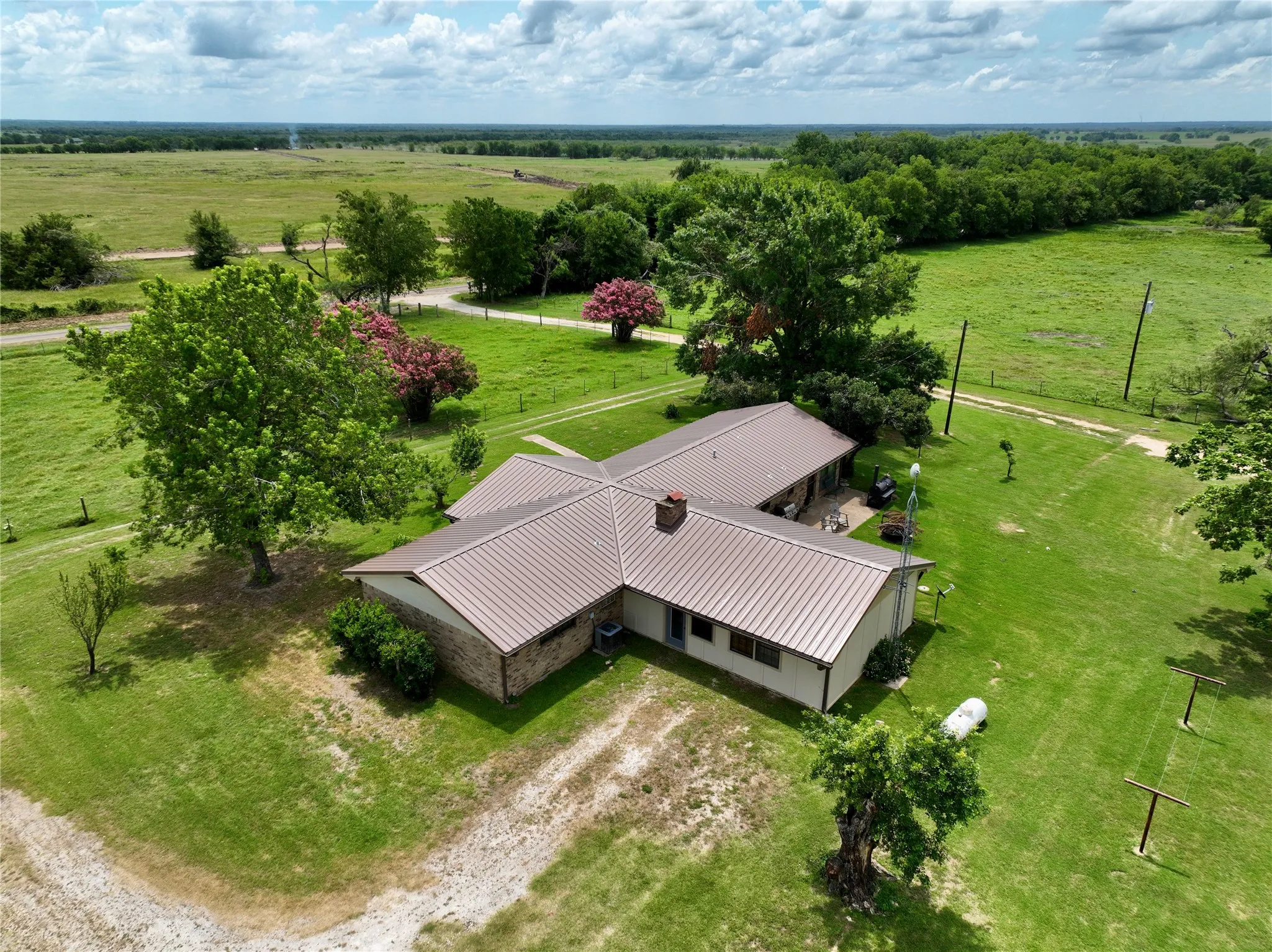 Farm For Sale in Limestone County , 2247 Lcr 654, Thornton, Texas 76687, 4 Bedroom, 2 Bathroom, Garage spaces, 2,702 Sqft, built in 1980, mls#21307378, Real Estate Agent in Thornton, Homes For Sale in Limestone county, Homes For Sale in Thornton, Realtor in Thornton Texas, Real Estate Brokerage Independent Realty Texas, Luminita Cordes Realtor
