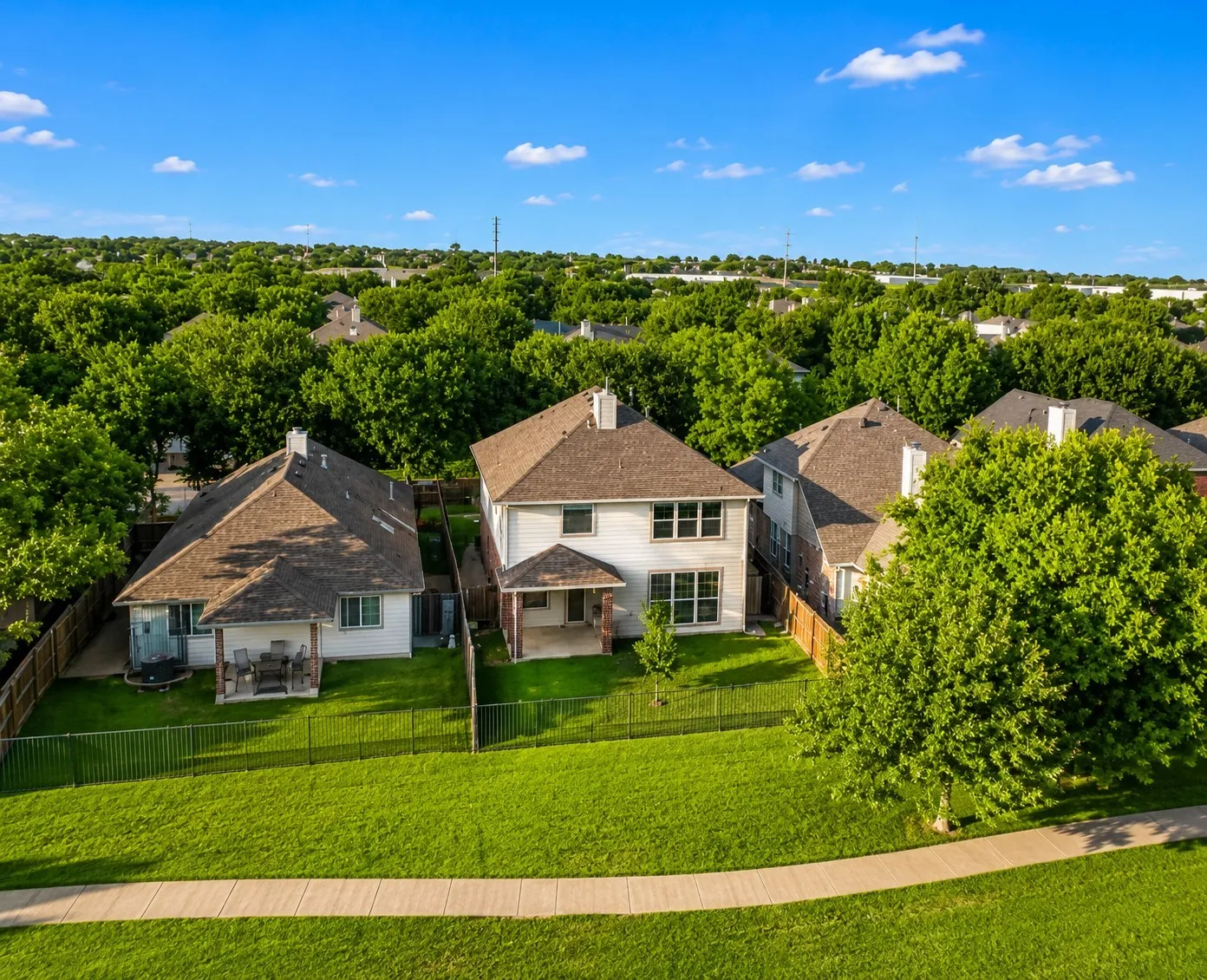 Single Family Residence For Sale in Tarrant County , 5412 Pecan Creek Circle, Fort Worth, Texas 76244, 4 Bedrooms, 3 Bathrooms, 2 Garage spaces, 2,413 Sqft, built in 2001, Price $385,000, mls#21306941, Real Estate Agent in Fort Worth, Homes For Sale in Tarrant county, Homes For Sale in Fort Worth, Realtor in Fort Worth Texas, Real Estate Brokerage Independent Realty Texas, Luminita Cordes Realtor