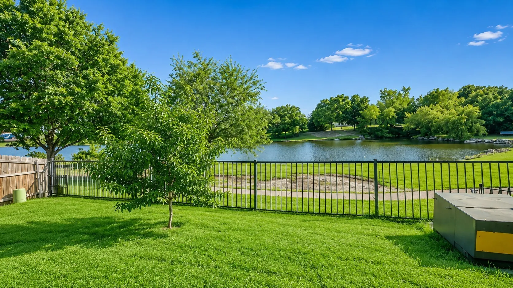 Single Family Residence For Sale in Tarrant County , 5412 Pecan Creek Circle, Fort Worth, Texas 76244, 4 Bedrooms, 3 Bathrooms, 2 Garage spaces, 2,413 Sqft, built in 2001, Price $385,000, mls#21306941, Real Estate Agent in Fort Worth, Homes For Sale in Tarrant county, Homes For Sale in Fort Worth, Realtor in Fort Worth Texas, Real Estate Brokerage Independent Realty Texas, Luminita Cordes Realtor