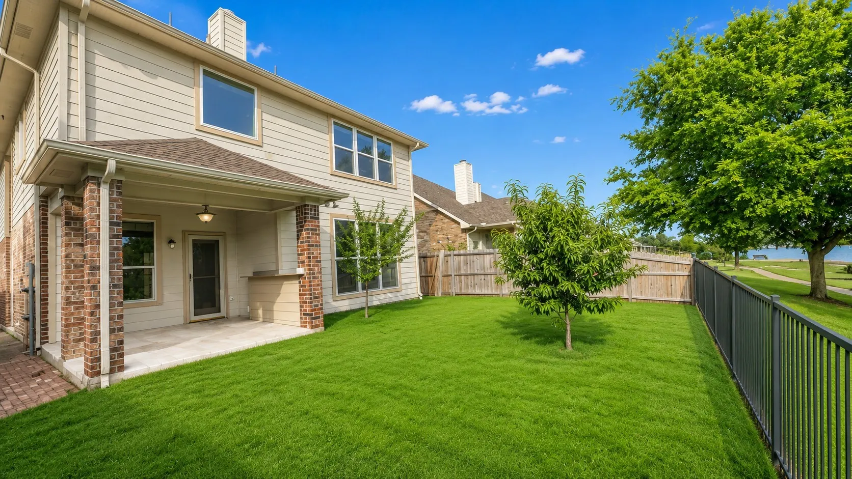 Single Family Residence For Sale in Tarrant County , 5412 Pecan Creek Circle, Fort Worth, Texas 76244, 4 Bedrooms, 3 Bathrooms, 2 Garage spaces, 2,413 Sqft, built in 2001, Price $385,000, mls#21306941, Real Estate Agent in Fort Worth, Homes For Sale in Tarrant county, Homes For Sale in Fort Worth, Realtor in Fort Worth Texas, Real Estate Brokerage Independent Realty Texas, Luminita Cordes Realtor