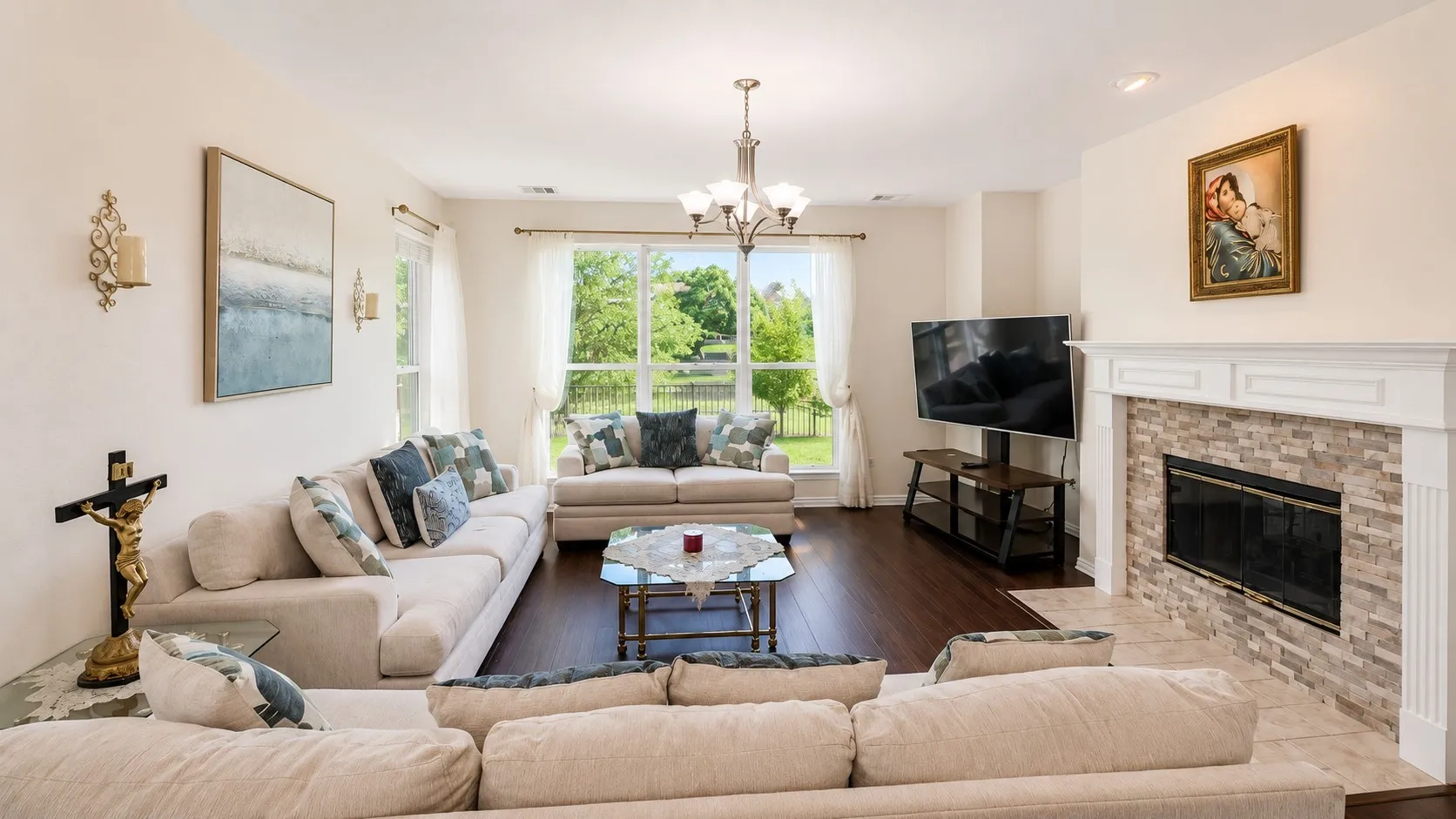 Single Family Residence For Sale in Tarrant County , 5412 Pecan Creek Circle, Fort Worth, Texas 76244, 4 Bedrooms, 3 Bathrooms, 2 Garage spaces, 2,413 Sqft, built in 2001, Price $385,000, mls#21306941, Real Estate Agent in Fort Worth, Homes For Sale in Tarrant county, Homes For Sale in Fort Worth, Realtor in Fort Worth Texas, Real Estate Brokerage Independent Realty Texas, Luminita Cordes Realtor