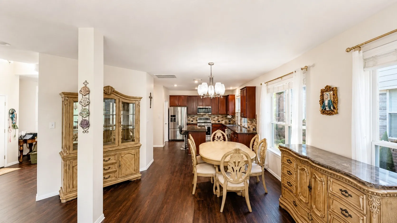 Single Family Residence For Sale in Tarrant County , 5412 Pecan Creek Circle, Fort Worth, Texas 76244, 4 Bedrooms, 3 Bathrooms, 2 Garage spaces, 2,413 Sqft, built in 2001, Price $385,000, mls#21306941, Real Estate Agent in Fort Worth, Homes For Sale in Tarrant county, Homes For Sale in Fort Worth, Realtor in Fort Worth Texas, Real Estate Brokerage Independent Realty Texas, Luminita Cordes Realtor