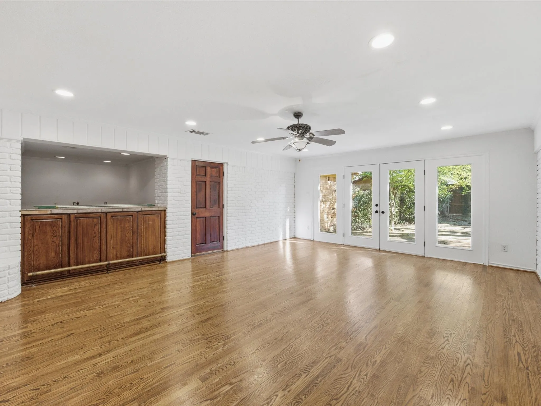 Single Family Residence For Sale in Tarrant County , 4400 Summercrest Court, Fort Worth, Texas 76109, 6 Bedroom, 7 Bathroom, 2 Garage spaces, 6,195 Sqft, built in 1966, mls#21305811, Real Estate Agent in Fort Worth, Homes For Sale in Tarrant county, Homes For Sale in Fort Worth, Realtor in Fort Worth Texas, Real Estate Brokerage Independent Realty Texas, Luminita Cordes Realtor