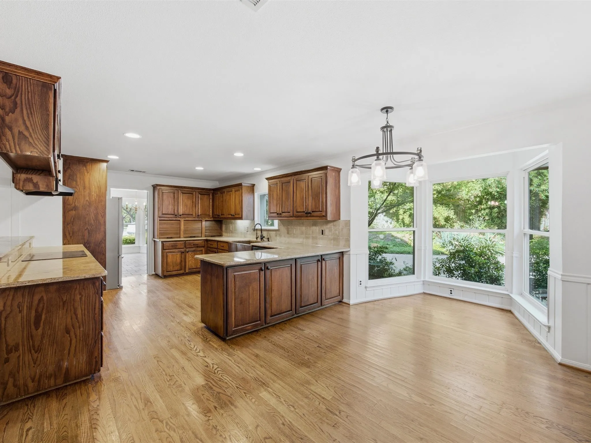 Single Family Residence For Sale in Tarrant County , 4400 Summercrest Court, Fort Worth, Texas 76109, 6 Bedroom, 7 Bathroom, 2 Garage spaces, 6,195 Sqft, built in 1966, mls#21305811, Real Estate Agent in Fort Worth, Homes For Sale in Tarrant county, Homes For Sale in Fort Worth, Realtor in Fort Worth Texas, Real Estate Brokerage Independent Realty Texas, Luminita Cordes Realtor