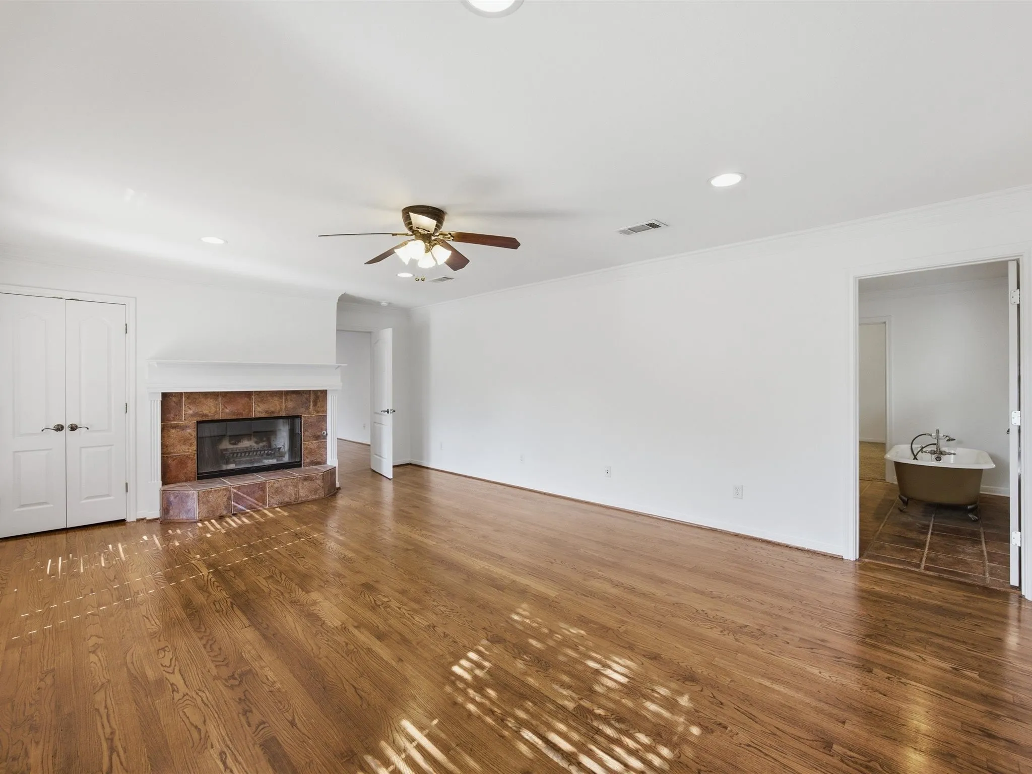 Single Family Residence For Sale in Tarrant County , 4400 Summercrest Court, Fort Worth, Texas 76109, 6 Bedroom, 7 Bathroom, 2 Garage spaces, 6,195 Sqft, built in 1966, mls#21305811, Real Estate Agent in Fort Worth, Homes For Sale in Tarrant county, Homes For Sale in Fort Worth, Realtor in Fort Worth Texas, Real Estate Brokerage Independent Realty Texas, Luminita Cordes Realtor