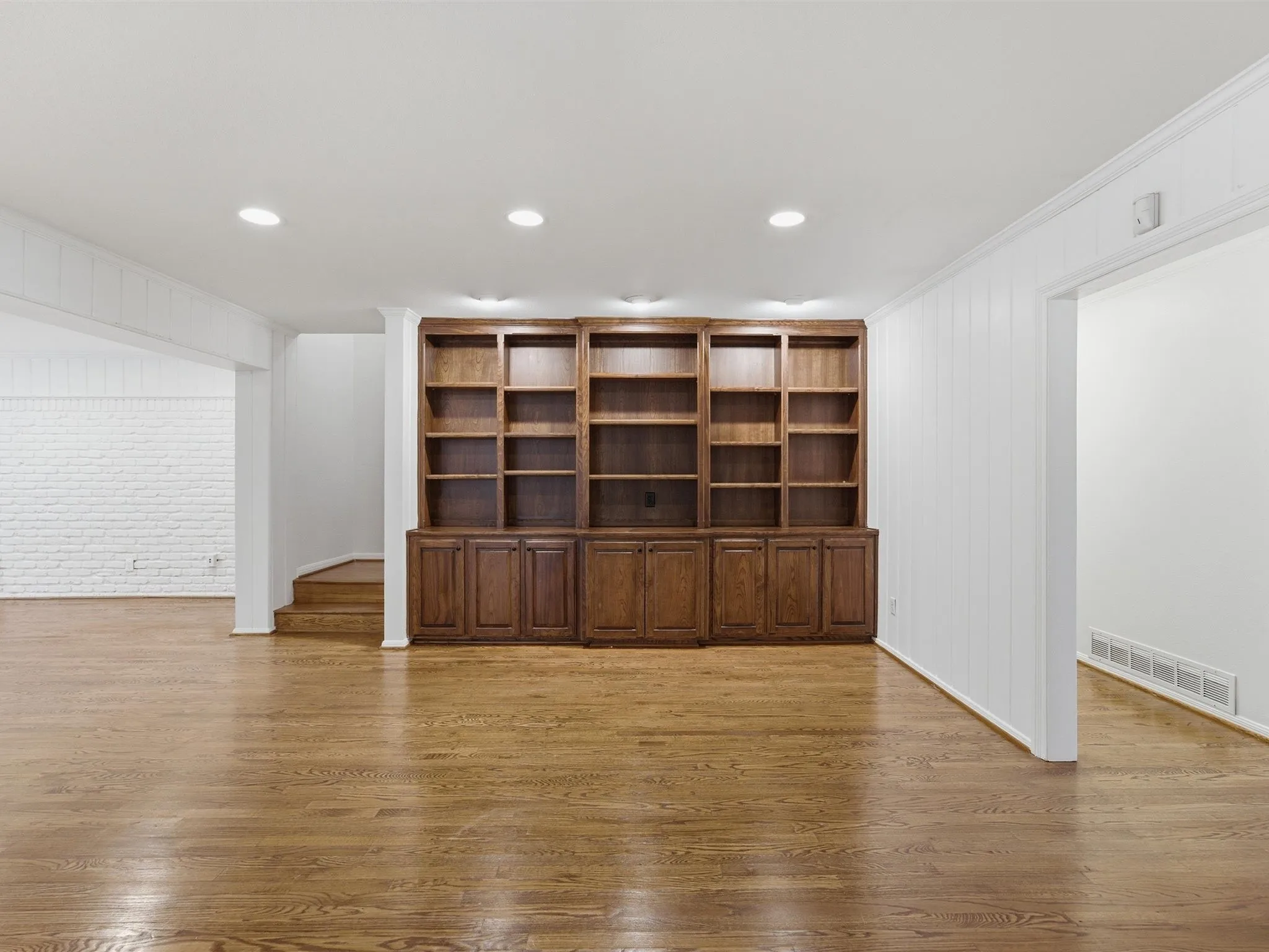 Single Family Residence For Sale in Tarrant County , 4400 Summercrest Court, Fort Worth, Texas 76109, 6 Bedroom, 7 Bathroom, 2 Garage spaces, 6,195 Sqft, built in 1966, mls#21305811, Real Estate Agent in Fort Worth, Homes For Sale in Tarrant county, Homes For Sale in Fort Worth, Realtor in Fort Worth Texas, Real Estate Brokerage Independent Realty Texas, Luminita Cordes Realtor