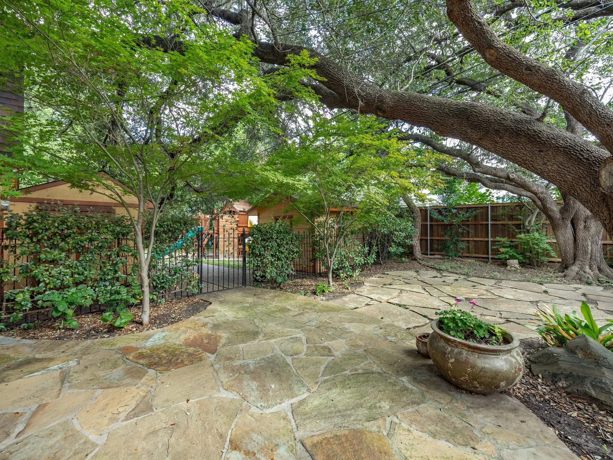 Single Family Residence For Sale in Tarrant County , 4400 Summercrest Court, Fort Worth, Texas 76109, 6 Bedroom, 7 Bathroom, 2 Garage spaces, 6,195 Sqft, built in 1966, mls#21305811, Real Estate Agent in Fort Worth, Homes For Sale in Tarrant county, Homes For Sale in Fort Worth, Realtor in Fort Worth Texas, Real Estate Brokerage Independent Realty Texas, Luminita Cordes Realtor