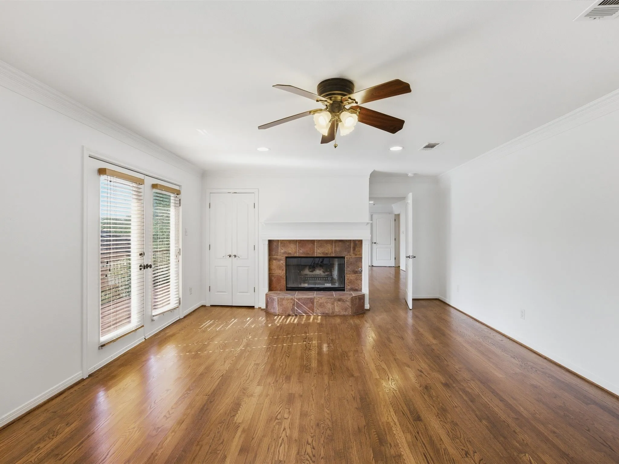 Single Family Residence For Sale in Tarrant County , 4400 Summercrest Court, Fort Worth, Texas 76109, 6 Bedroom, 7 Bathroom, 2 Garage spaces, 6,195 Sqft, built in 1966, mls#21305811, Real Estate Agent in Fort Worth, Homes For Sale in Tarrant county, Homes For Sale in Fort Worth, Realtor in Fort Worth Texas, Real Estate Brokerage Independent Realty Texas, Luminita Cordes Realtor