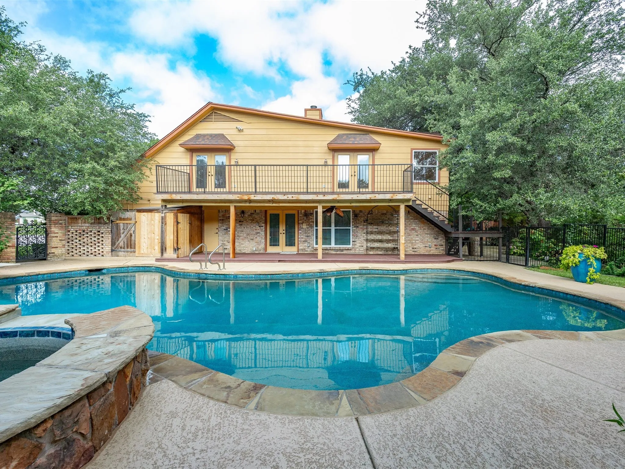 Single Family Residence For Sale in Tarrant County , 4400 Summercrest Court, Fort Worth, Texas 76109, 6 Bedroom, 7 Bathroom, 2 Garage spaces, 6,195 Sqft, built in 1966, mls#21305811, Real Estate Agent in Fort Worth, Homes For Sale in Tarrant county, Homes For Sale in Fort Worth, Realtor in Fort Worth Texas, Real Estate Brokerage Independent Realty Texas, Luminita Cordes Realtor