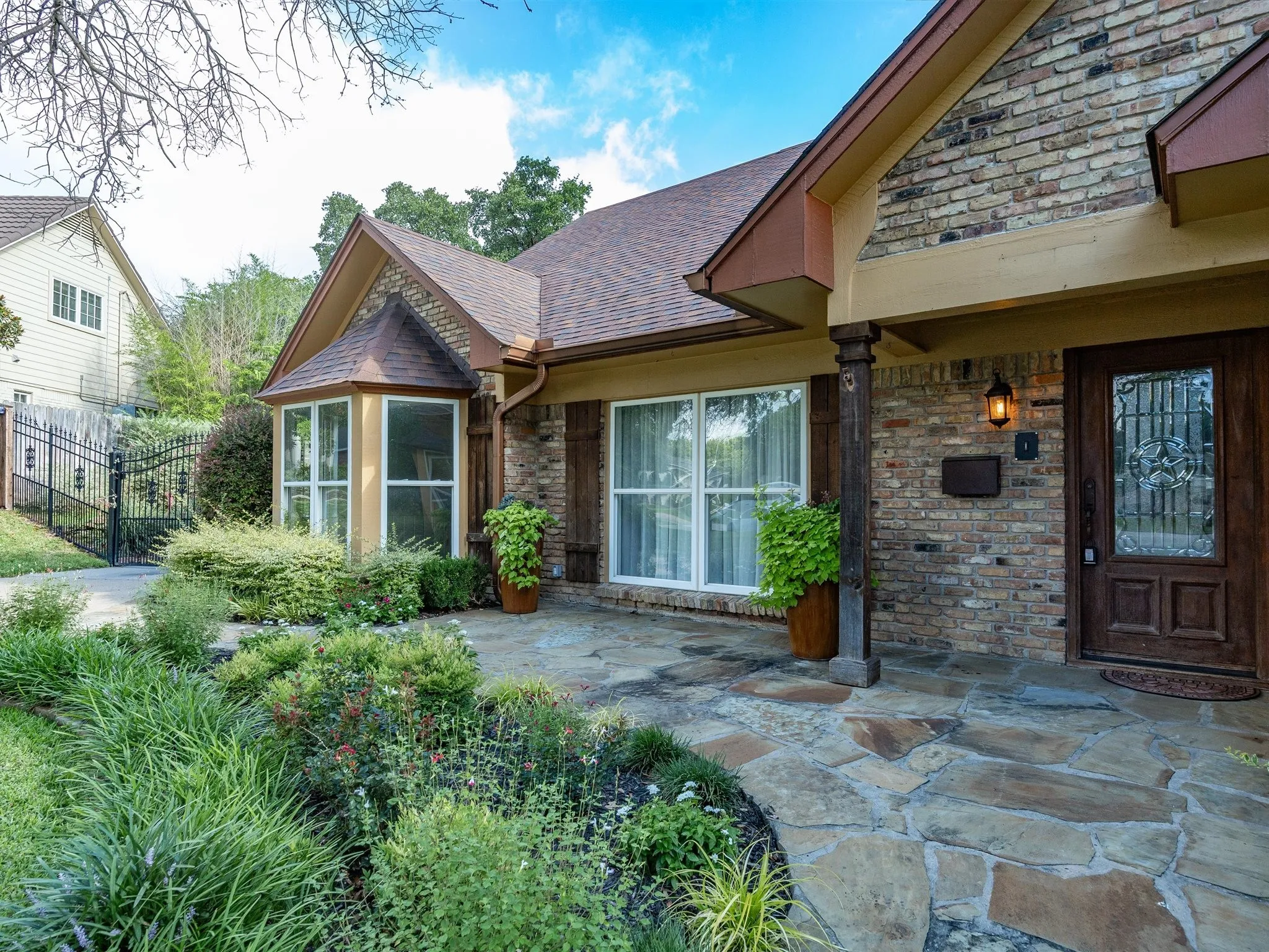 Single Family Residence For Sale in Tarrant County , 4400 Summercrest Court, Fort Worth, Texas 76109, 6 Bedroom, 7 Bathroom, 2 Garage spaces, 6,195 Sqft, built in 1966, mls#21305811, Real Estate Agent in Fort Worth, Homes For Sale in Tarrant county, Homes For Sale in Fort Worth, Realtor in Fort Worth Texas, Real Estate Brokerage Independent Realty Texas, Luminita Cordes Realtor