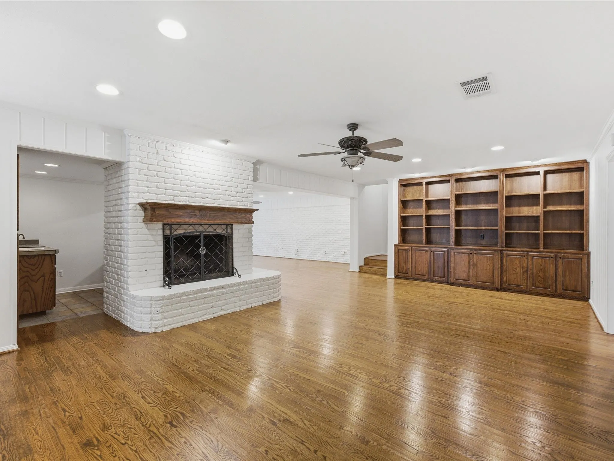 Single Family Residence For Sale in Tarrant County , 4400 Summercrest Court, Fort Worth, Texas 76109, 6 Bedroom, 7 Bathroom, 2 Garage spaces, 6,195 Sqft, built in 1966, mls#21305811, Real Estate Agent in Fort Worth, Homes For Sale in Tarrant county, Homes For Sale in Fort Worth, Realtor in Fort Worth Texas, Real Estate Brokerage Independent Realty Texas, Luminita Cordes Realtor