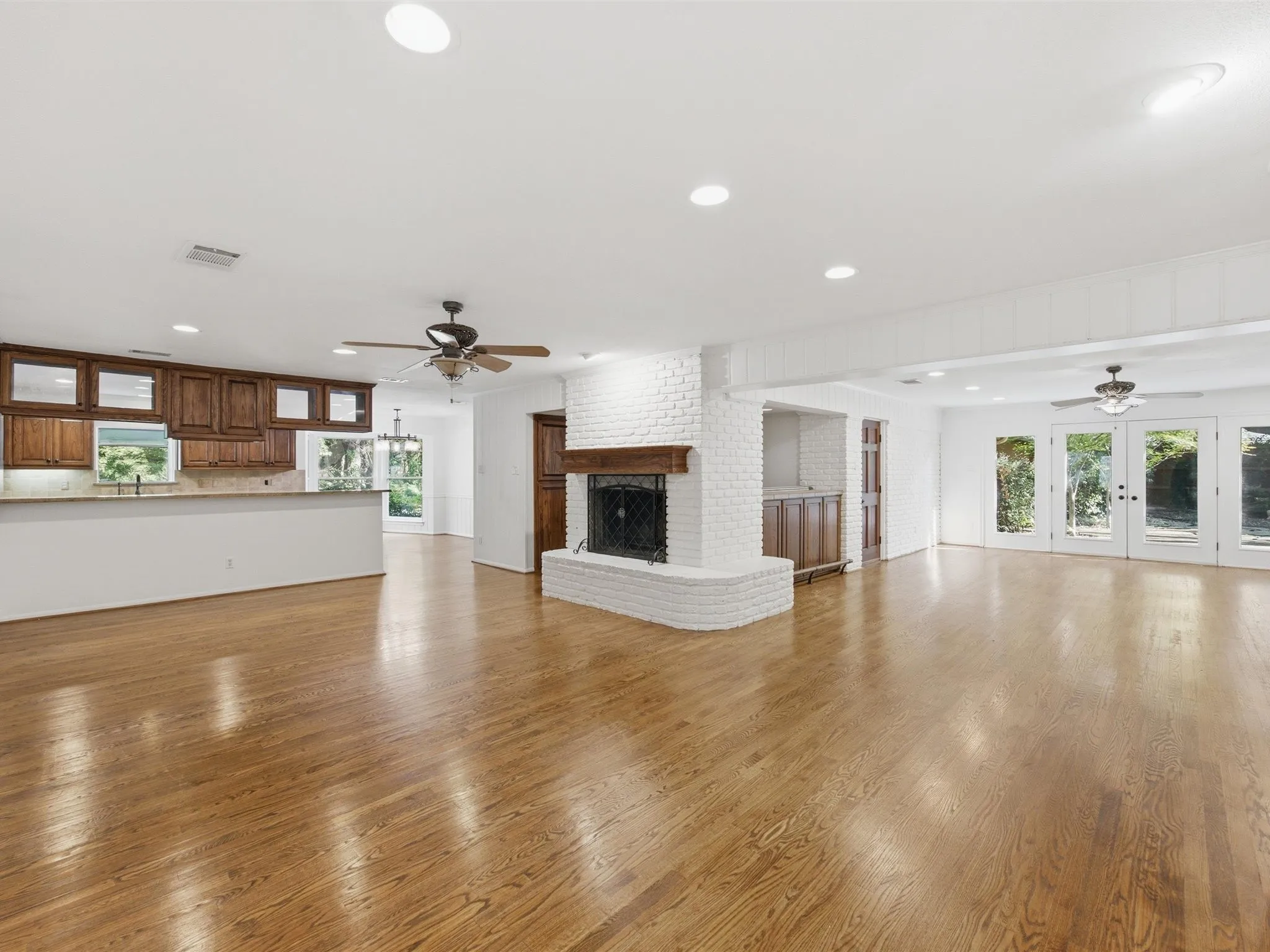 Single Family Residence For Sale in Tarrant County , 4400 Summercrest Court, Fort Worth, Texas 76109, 6 Bedroom, 7 Bathroom, 2 Garage spaces, 6,195 Sqft, built in 1966, mls#21305811, Real Estate Agent in Fort Worth, Homes For Sale in Tarrant county, Homes For Sale in Fort Worth, Realtor in Fort Worth Texas, Real Estate Brokerage Independent Realty Texas, Luminita Cordes Realtor
