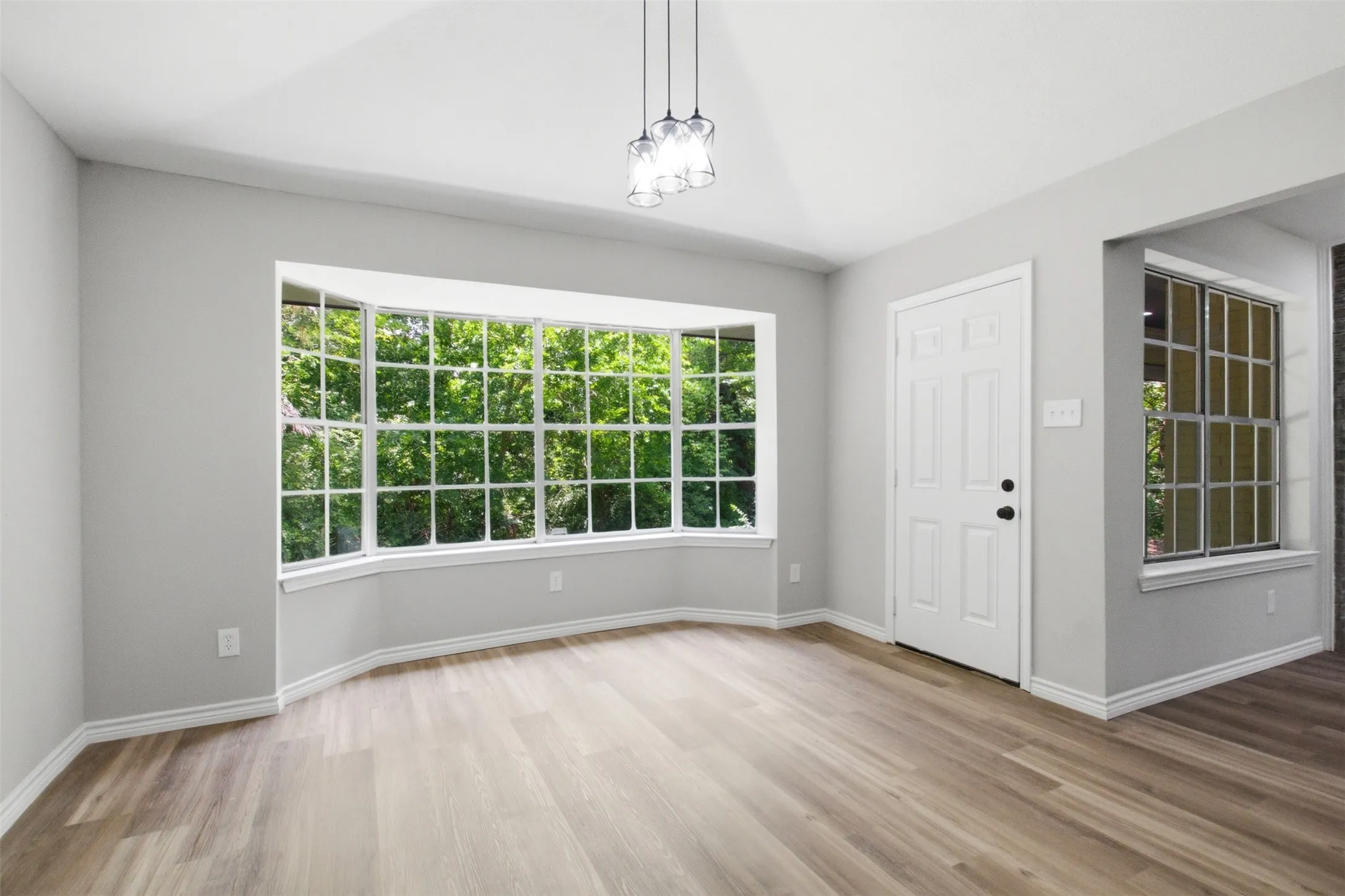 Single Family Residence For Sale in Dallas County , 210 Squirebrook Drive, De Soto, Texas 75115, 4 Bedroom, 3 Bathroom, 2 Garage spaces, 2,725 Sqft, built in 1974, mls#21303917, Real Estate Agent in De Soto, Homes For Sale in Dallas county, Homes For Sale in De Soto, Realtor in De Soto Texas, Real Estate Brokerage Independent Realty Texas, Luminita Cordes Realtor