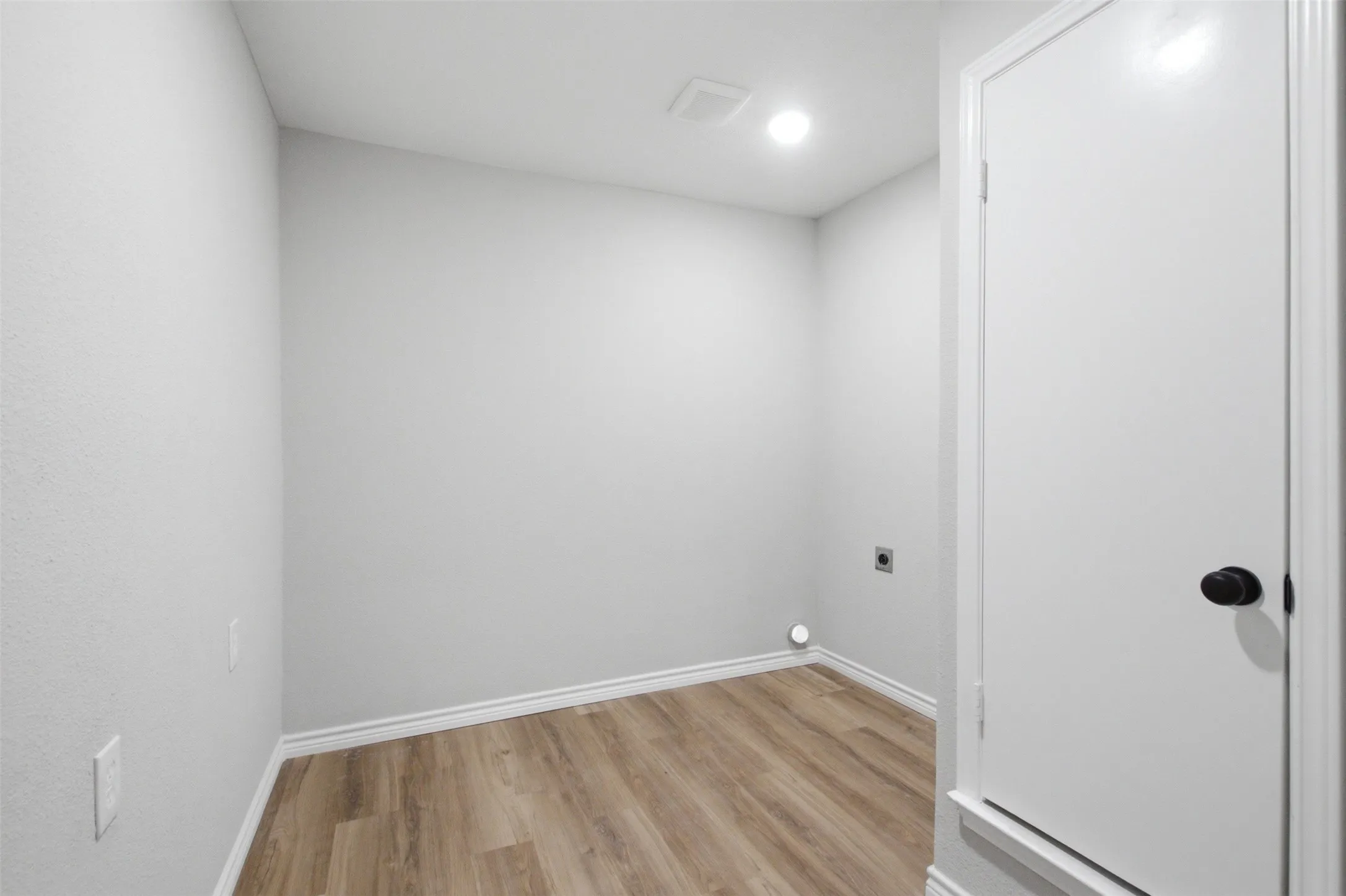 Single Family Residence For Sale in Dallas County , 210 Squirebrook Drive, De Soto, Texas 75115, 4 Bedroom, 3 Bathroom, 2 Garage spaces, 2,725 Sqft, built in 1974, mls#21303917, Real Estate Agent in De Soto, Homes For Sale in Dallas county, Homes For Sale in De Soto, Realtor in De Soto Texas, Real Estate Brokerage Independent Realty Texas, Luminita Cordes Realtor