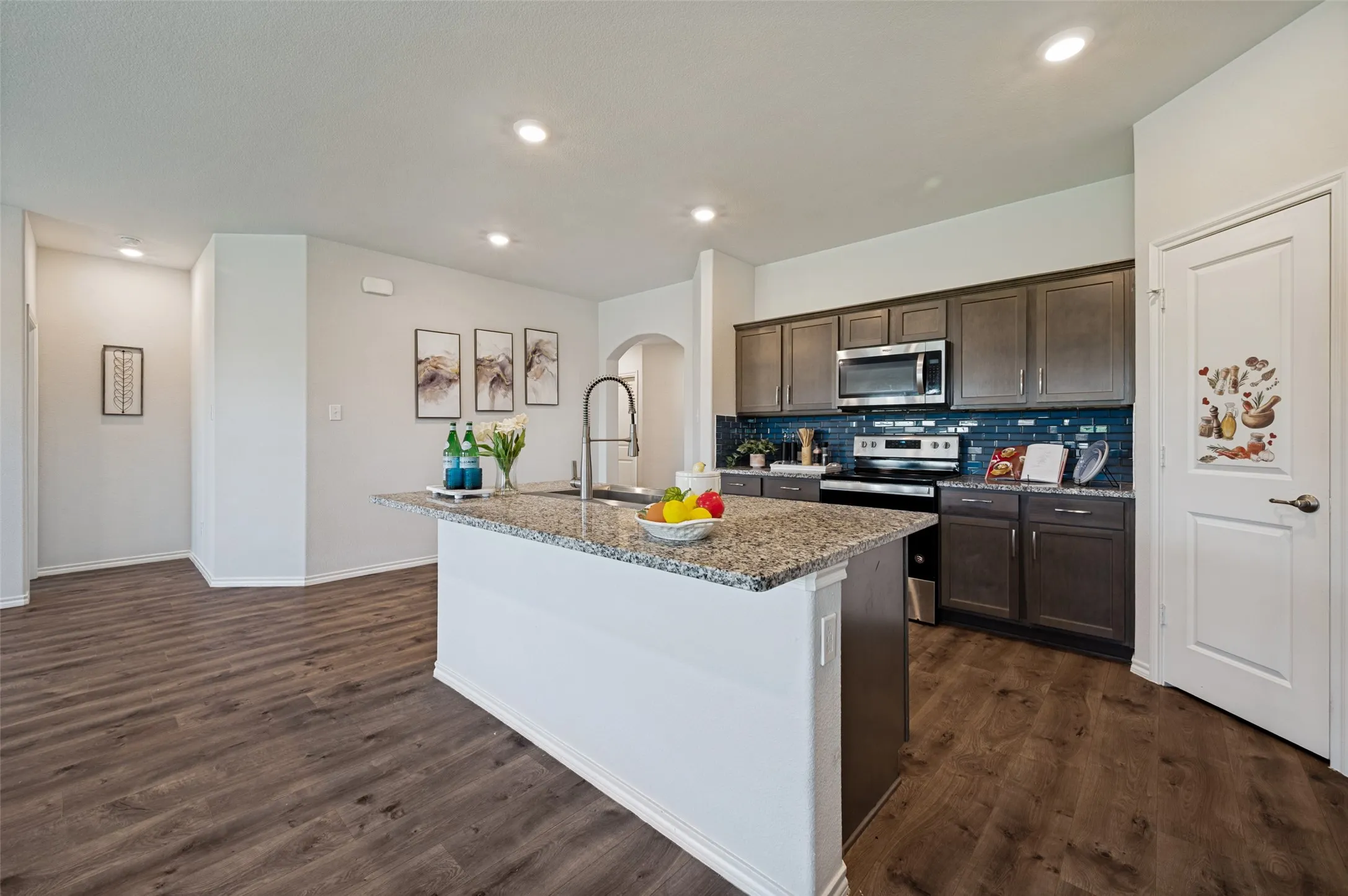 Single Family Residence For Sale in Denton County , 905 English Drive, Aubrey, Texas 76227, 4 Bedroom, 2 Bathroom, 2 Garage spaces, 1,590 Sqft, built in 2020, mls#21307440, Real Estate Agent in Aubrey, Homes For Sale in Denton county, Homes For Sale in Aubrey, Realtor in Aubrey Texas, Real Estate Brokerage Independent Realty Texas, Luminita Cordes Realtor
