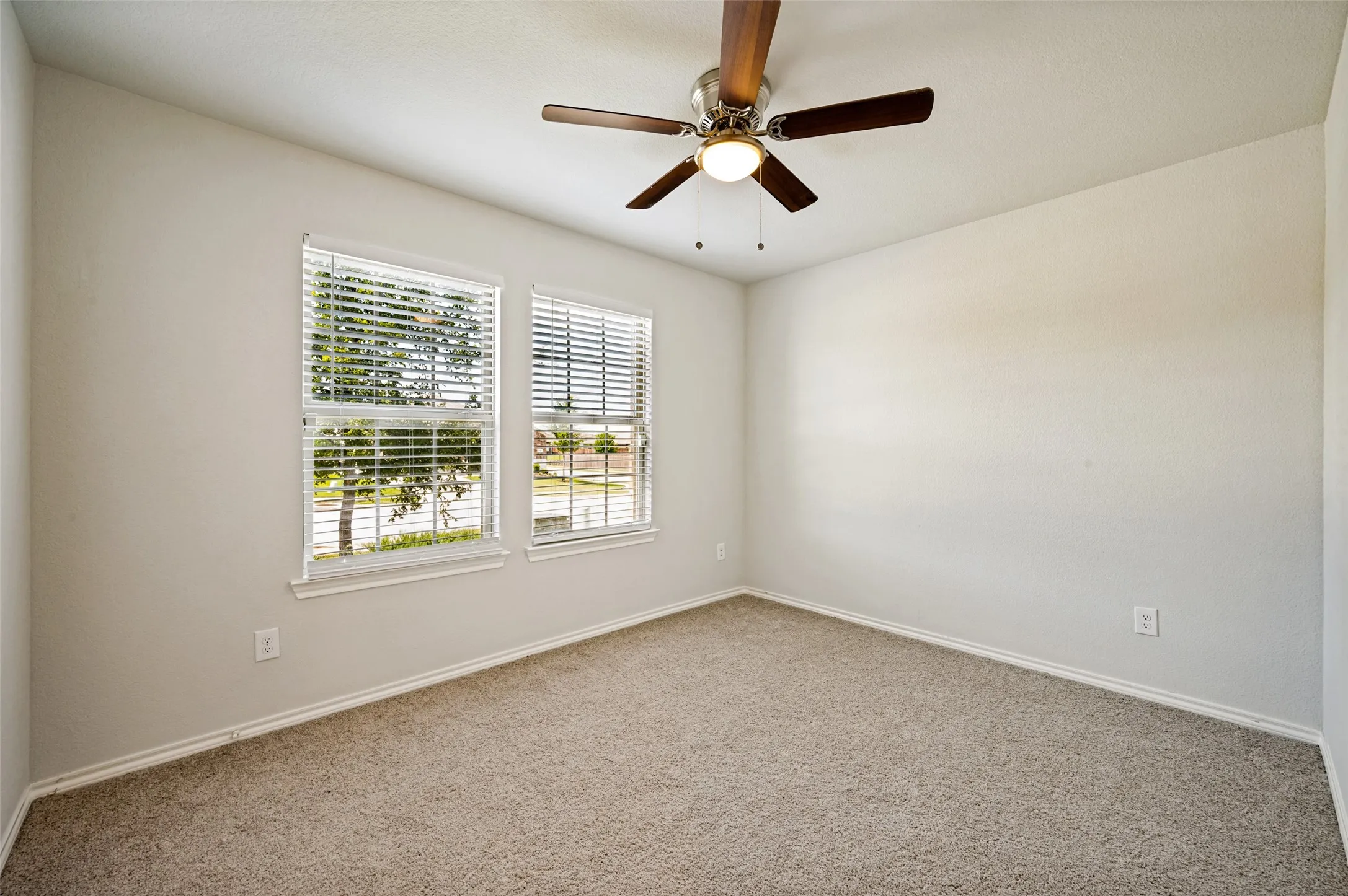 Single Family Residence For Sale in Denton County , 905 English Drive, Aubrey, Texas 76227, 4 Bedroom, 2 Bathroom, 2 Garage spaces, 1,590 Sqft, built in 2020, mls#21307440, Real Estate Agent in Aubrey, Homes For Sale in Denton county, Homes For Sale in Aubrey, Realtor in Aubrey Texas, Real Estate Brokerage Independent Realty Texas, Luminita Cordes Realtor