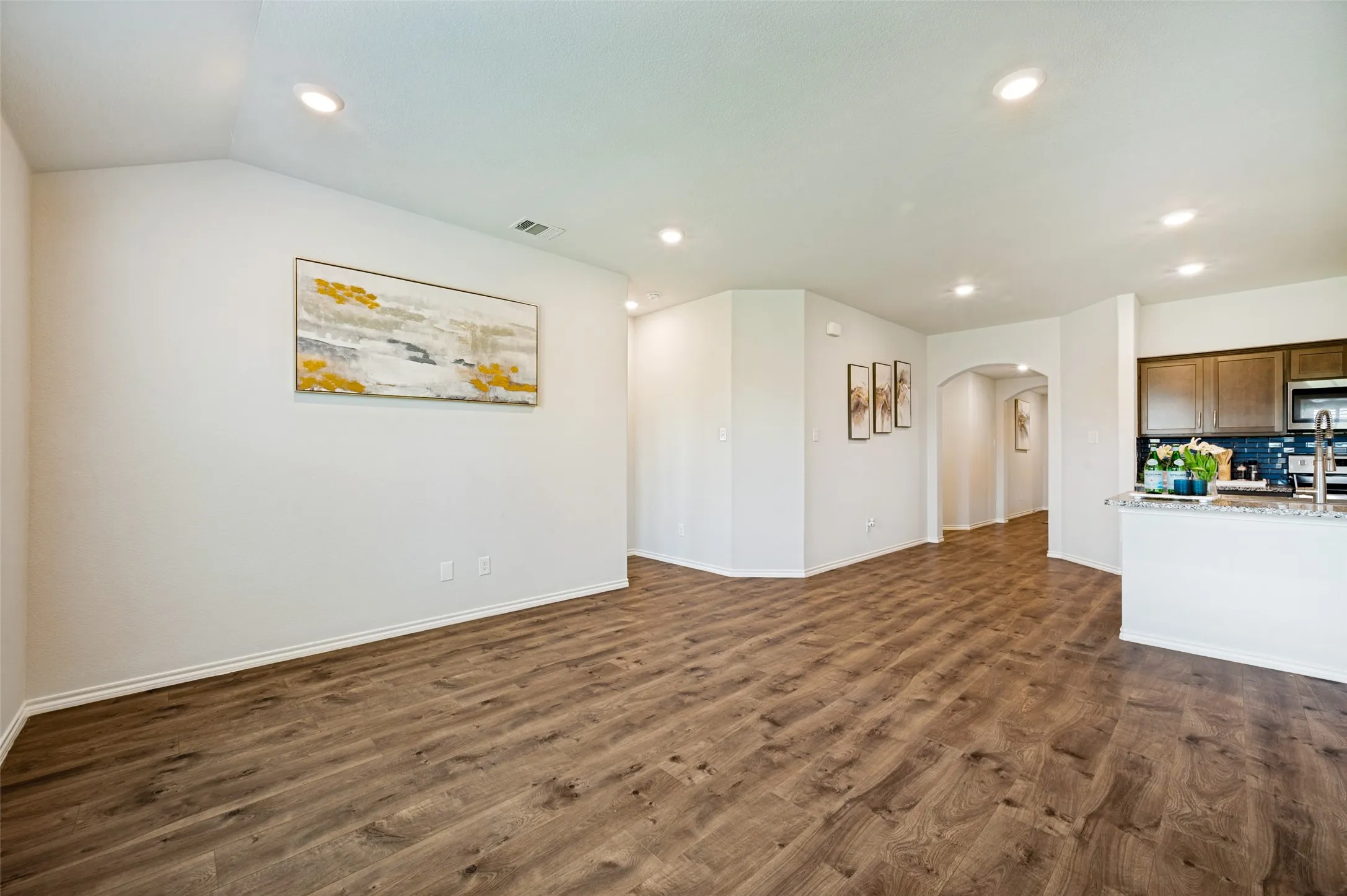 Single Family Residence For Sale in Denton County , 905 English Drive, Aubrey, Texas 76227, 4 Bedroom, 2 Bathroom, 2 Garage spaces, 1,590 Sqft, built in 2020, mls#21307440, Real Estate Agent in Aubrey, Homes For Sale in Denton county, Homes For Sale in Aubrey, Realtor in Aubrey Texas, Real Estate Brokerage Independent Realty Texas, Luminita Cordes Realtor