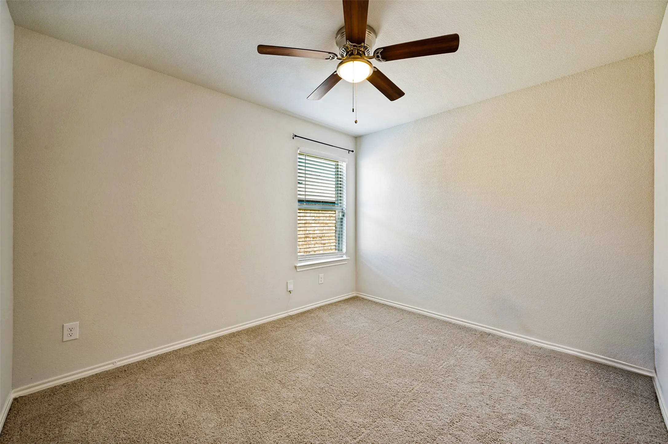 Single Family Residence For Sale in Denton County , 905 English Drive, Aubrey, Texas 76227, 4 Bedroom, 2 Bathroom, 2 Garage spaces, 1,590 Sqft, built in 2020, mls#21307440, Real Estate Agent in Aubrey, Homes For Sale in Denton county, Homes For Sale in Aubrey, Realtor in Aubrey Texas, Real Estate Brokerage Independent Realty Texas, Luminita Cordes Realtor