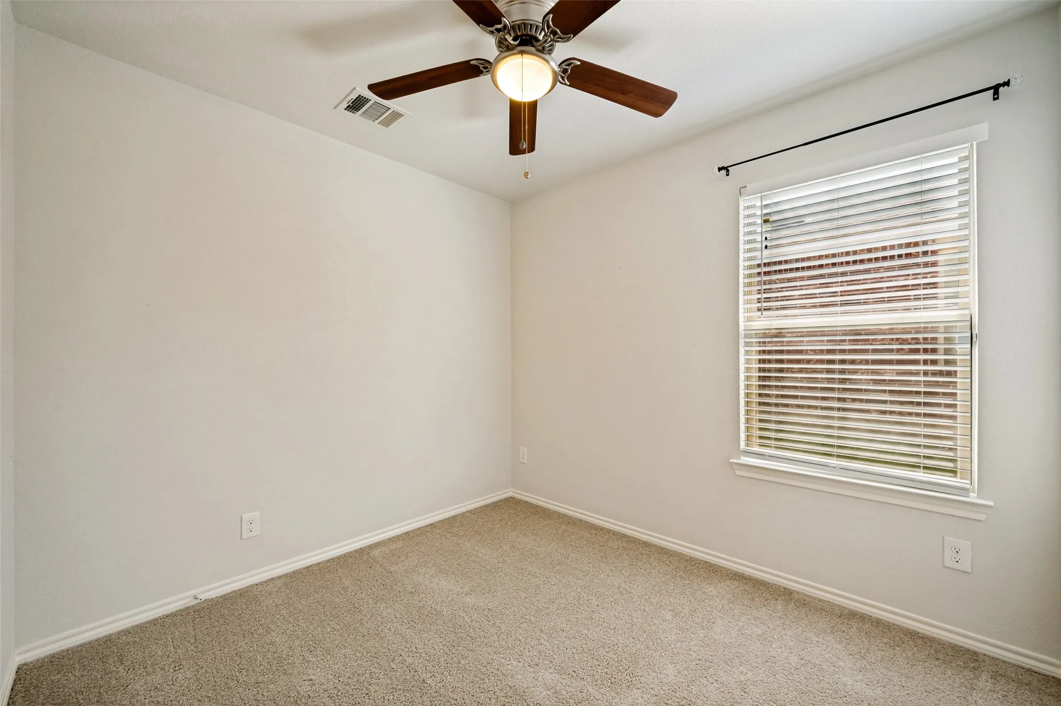 Single Family Residence For Sale in Denton County , 905 English Drive, Aubrey, Texas 76227, 4 Bedroom, 2 Bathroom, 2 Garage spaces, 1,590 Sqft, built in 2020, mls#21307440, Real Estate Agent in Aubrey, Homes For Sale in Denton county, Homes For Sale in Aubrey, Realtor in Aubrey Texas, Real Estate Brokerage Independent Realty Texas, Luminita Cordes Realtor