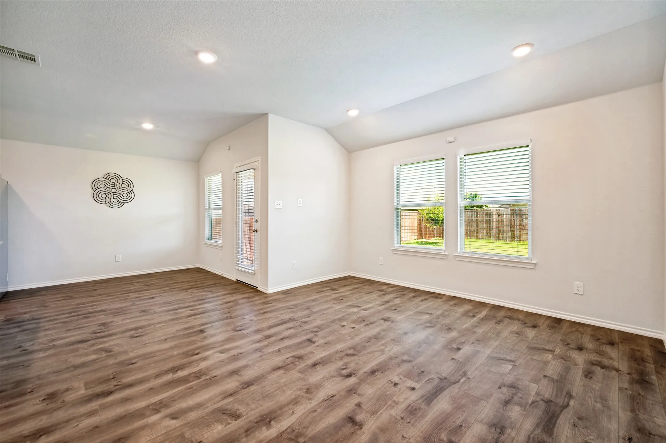 Single Family Residence For Sale in Denton County , 905 English Drive, Aubrey, Texas 76227, 4 Bedroom, 2 Bathroom, 2 Garage spaces, 1,590 Sqft, built in 2020, mls#21307440, Real Estate Agent in Aubrey, Homes For Sale in Denton county, Homes For Sale in Aubrey, Realtor in Aubrey Texas, Real Estate Brokerage Independent Realty Texas, Luminita Cordes Realtor