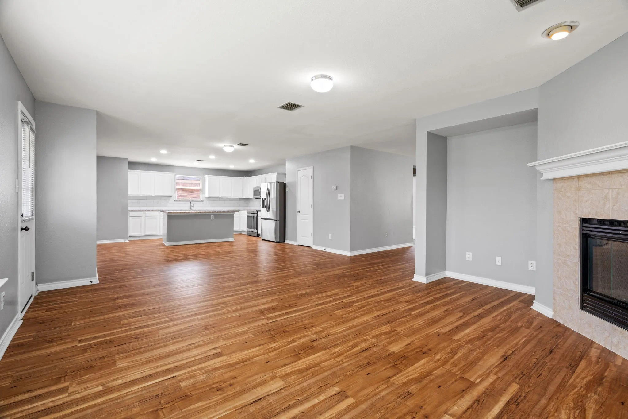 Single Family Residence For Rent in Dallas County , 14801 Whispering Court, Balch Springs, Texas 75180, 5 Bedroom, 4 Bathroom, 2 Garage spaces, 3,238 Sqft, built in 2006, mls#21307431, Real Estate Agent in Balch Springs, Homes For Rent in Dallas county, Homes For Rent in Balch Springs, Realtor in Balch Springs Texas, Real Estate Brokerage Independent Realty Texas, Luminita Cordes Realtor