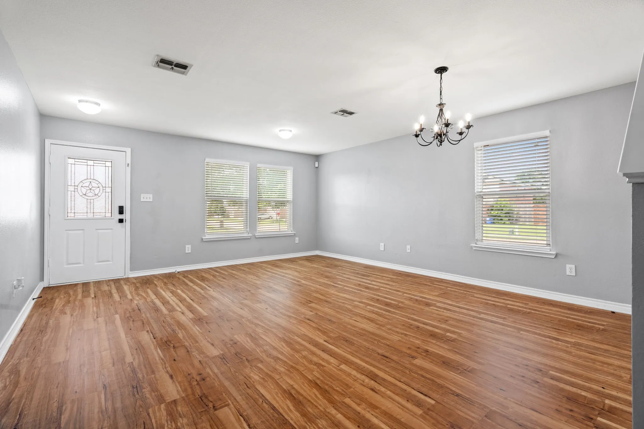 Single Family Residence For Rent in Dallas County , 14801 Whispering Court, Balch Springs, Texas 75180, 5 Bedroom, 4 Bathroom, 2 Garage spaces, 3,238 Sqft, built in 2006, mls#21307431, Real Estate Agent in Balch Springs, Homes For Rent in Dallas county, Homes For Rent in Balch Springs, Realtor in Balch Springs Texas, Real Estate Brokerage Independent Realty Texas, Luminita Cordes Realtor