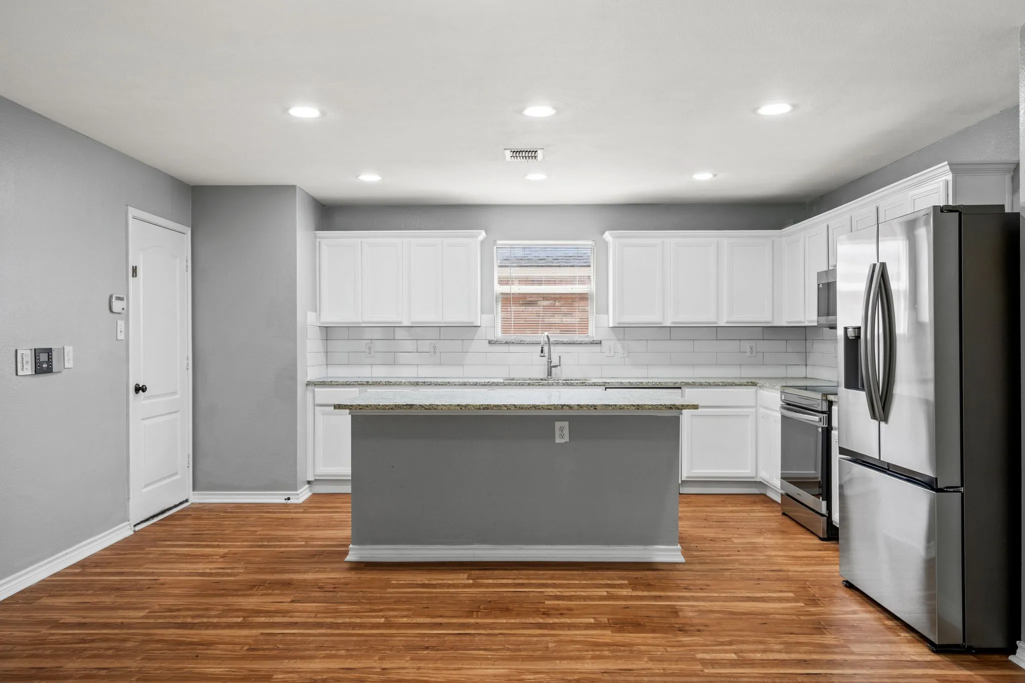 Single Family Residence For Rent in Dallas County , 14801 Whispering Court, Balch Springs, Texas 75180, 5 Bedroom, 4 Bathroom, 2 Garage spaces, 3,238 Sqft, built in 2006, mls#21307431, Real Estate Agent in Balch Springs, Homes For Rent in Dallas county, Homes For Rent in Balch Springs, Realtor in Balch Springs Texas, Real Estate Brokerage Independent Realty Texas, Luminita Cordes Realtor