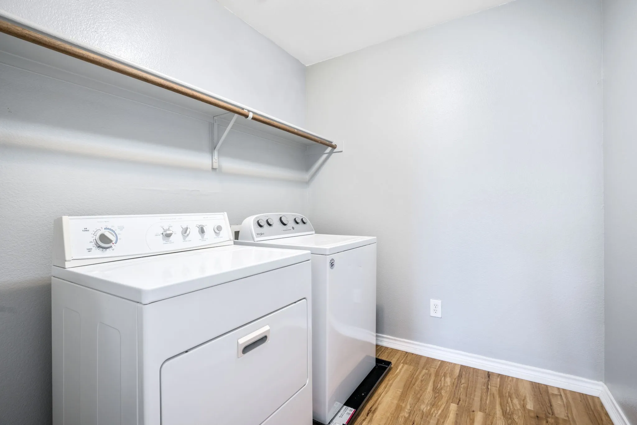 Single Family Residence For Rent in Dallas County , 14801 Whispering Court, Balch Springs, Texas 75180, 5 Bedroom, 4 Bathroom, 2 Garage spaces, 3,238 Sqft, built in 2006, mls#21307431, Real Estate Agent in Balch Springs, Homes For Rent in Dallas county, Homes For Rent in Balch Springs, Realtor in Balch Springs Texas, Real Estate Brokerage Independent Realty Texas, Luminita Cordes Realtor