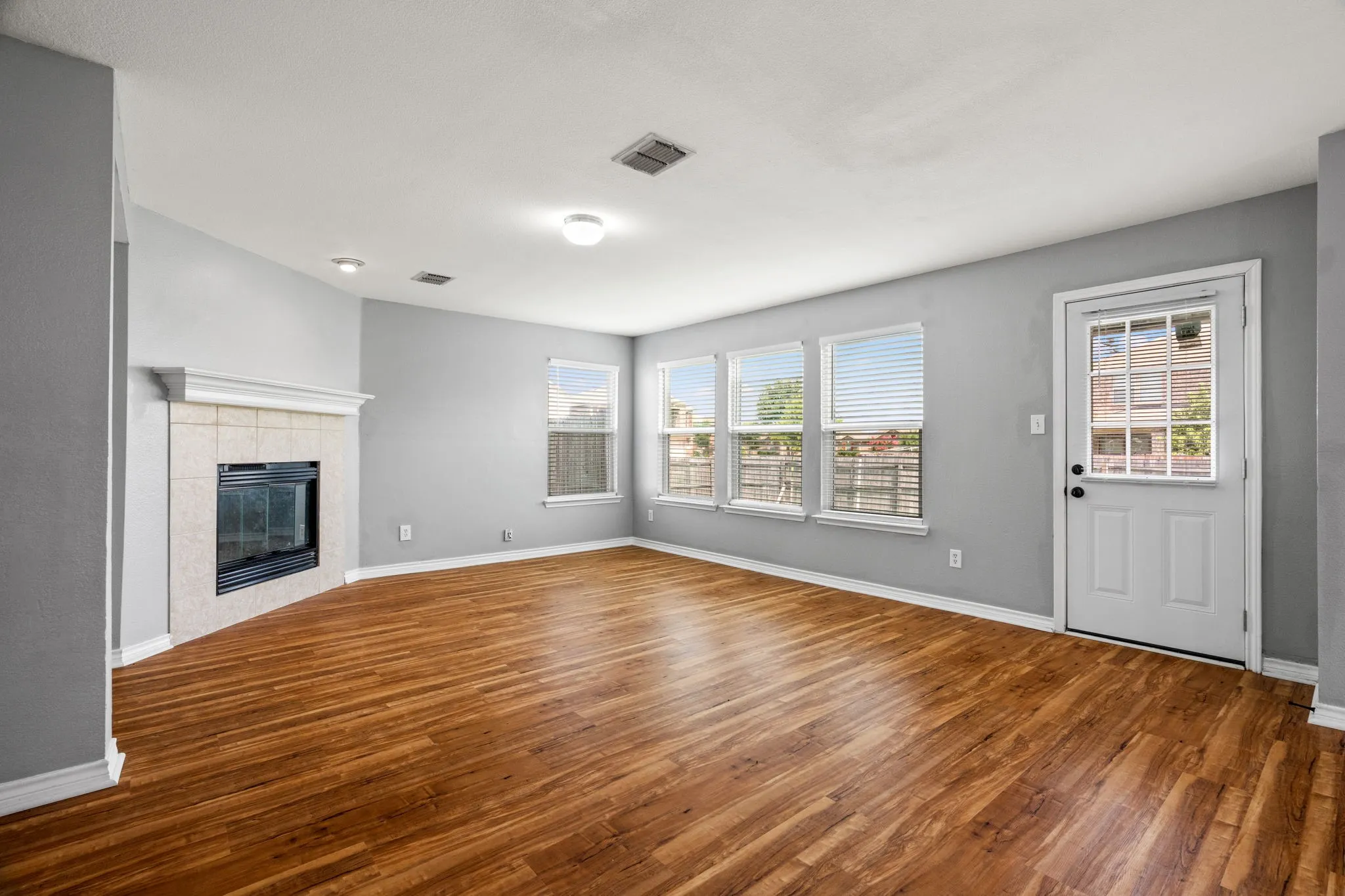 Single Family Residence For Rent in Dallas County , 14801 Whispering Court, Balch Springs, Texas 75180, 5 Bedroom, 4 Bathroom, 2 Garage spaces, 3,238 Sqft, built in 2006, mls#21307431, Real Estate Agent in Balch Springs, Homes For Rent in Dallas county, Homes For Rent in Balch Springs, Realtor in Balch Springs Texas, Real Estate Brokerage Independent Realty Texas, Luminita Cordes Realtor