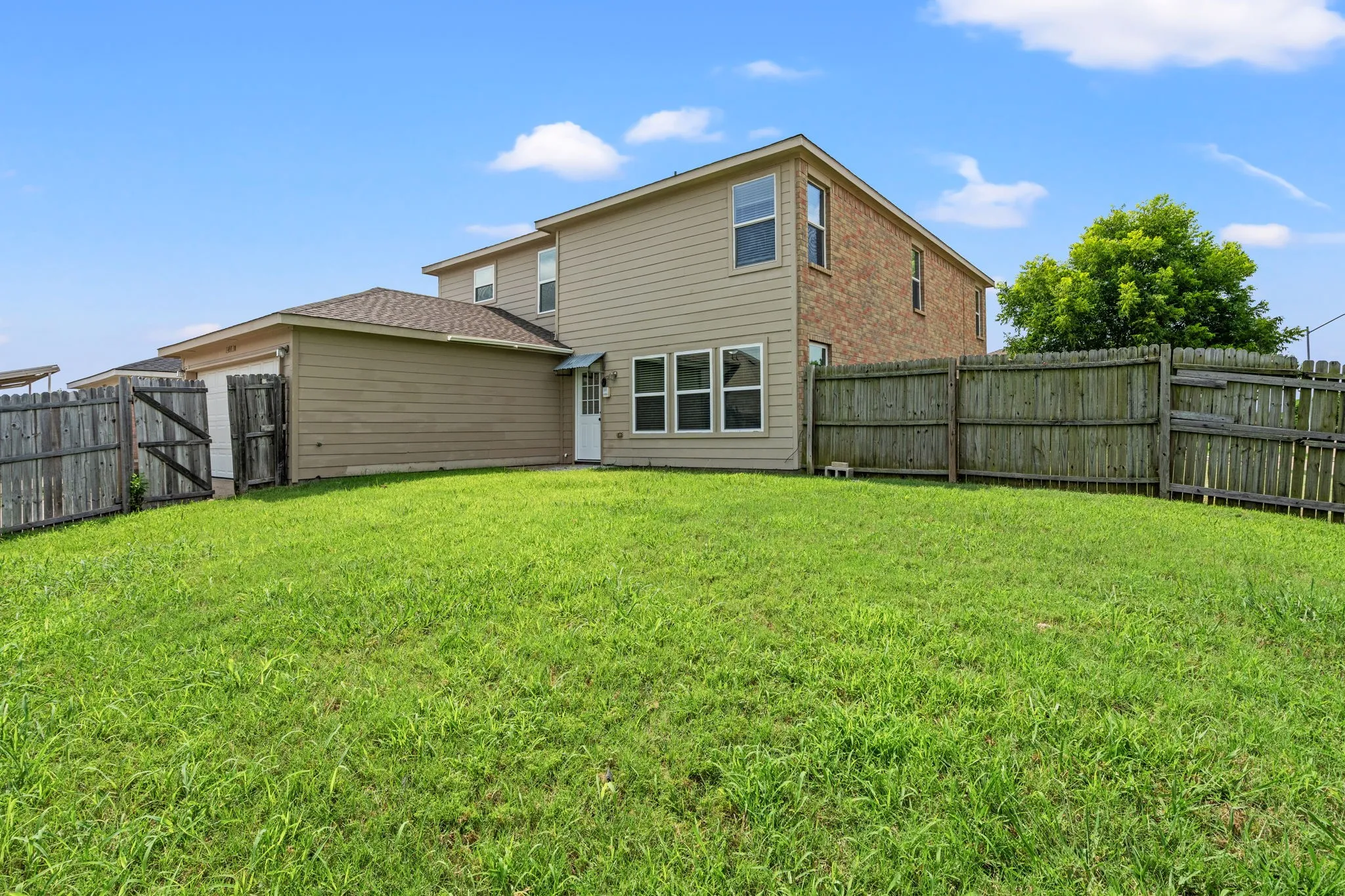 Single Family Residence For Rent in Dallas County , 14801 Whispering Court, Balch Springs, Texas 75180, 5 Bedroom, 4 Bathroom, 2 Garage spaces, 3,238 Sqft, built in 2006, mls#21307431, Real Estate Agent in Balch Springs, Homes For Rent in Dallas county, Homes For Rent in Balch Springs, Realtor in Balch Springs Texas, Real Estate Brokerage Independent Realty Texas, Luminita Cordes Realtor
