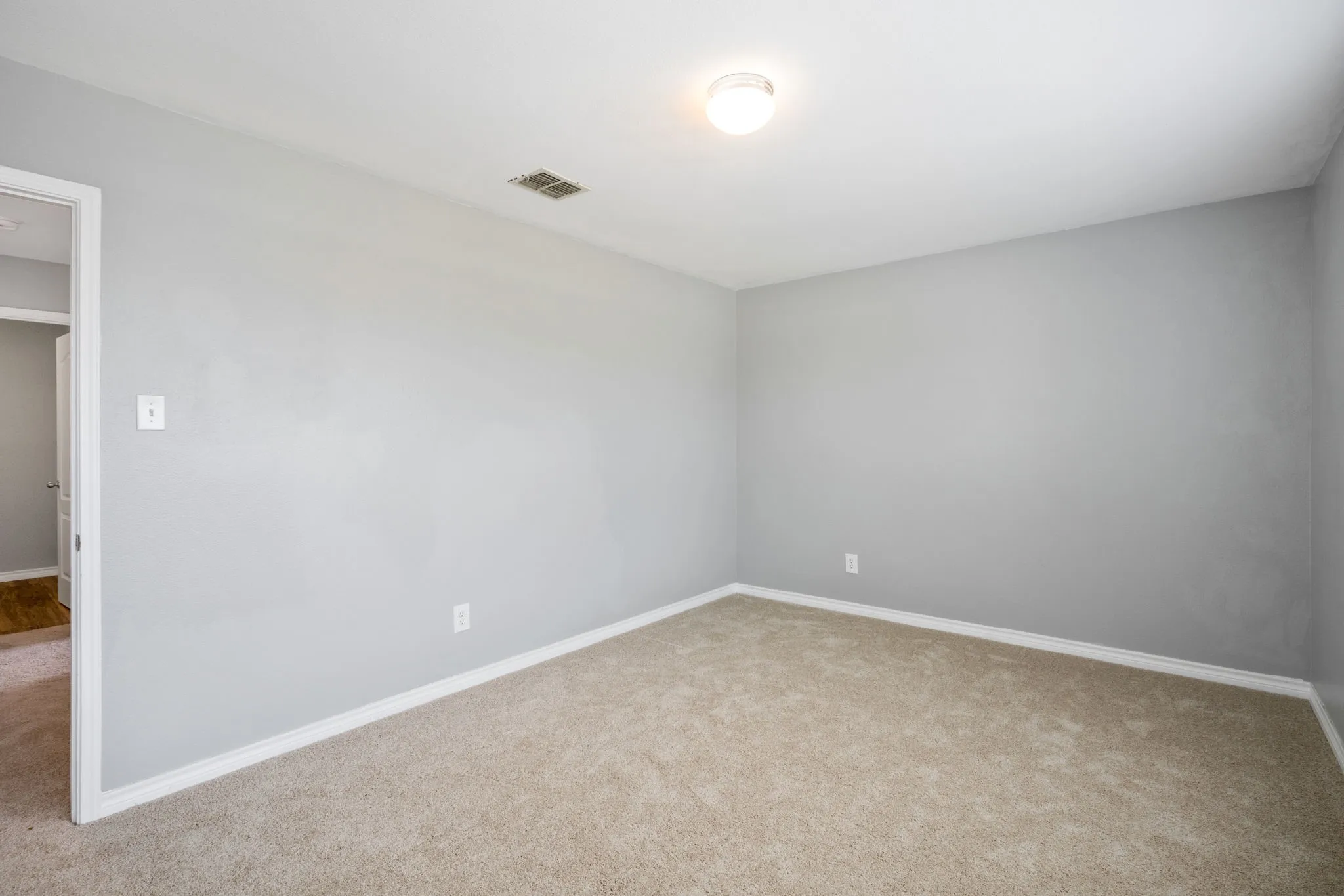 Single Family Residence For Rent in Dallas County , 14801 Whispering Court, Balch Springs, Texas 75180, 5 Bedroom, 4 Bathroom, 2 Garage spaces, 3,238 Sqft, built in 2006, mls#21307431, Real Estate Agent in Balch Springs, Homes For Rent in Dallas county, Homes For Rent in Balch Springs, Realtor in Balch Springs Texas, Real Estate Brokerage Independent Realty Texas, Luminita Cordes Realtor