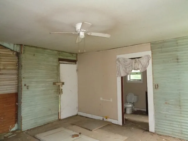 Single Family Residence For Sale in Wood County , 200 S Post Oak, Winnsboro, Texas 75494, 3 Bedrooms, 1 Bathroom, Garage spaces, 1,600 Sqft, built in 1964, Price $59,000, mls#21307461, Real Estate Agent in Winnsboro, Homes For Sale in Wood county, Homes For Sale in Winnsboro, Realtor in Winnsboro Texas, Real Estate Brokerage Independent Realty Texas, Luminita Cordes Realtor