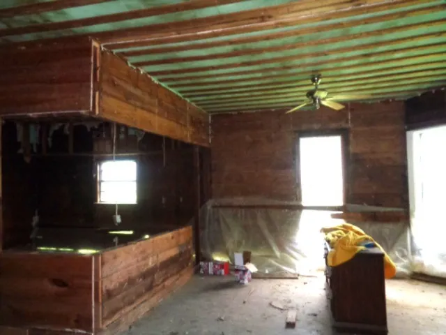 Single Family Residence For Sale in Wood County , 200 S Post Oak, Winnsboro, Texas 75494, 3 Bedrooms, 1 Bathroom, Garage spaces, 1,600 Sqft, built in 1964, Price $59,000, mls#21307461, Real Estate Agent in Winnsboro, Homes For Sale in Wood county, Homes For Sale in Winnsboro, Realtor in Winnsboro Texas, Real Estate Brokerage Independent Realty Texas, Luminita Cordes Realtor